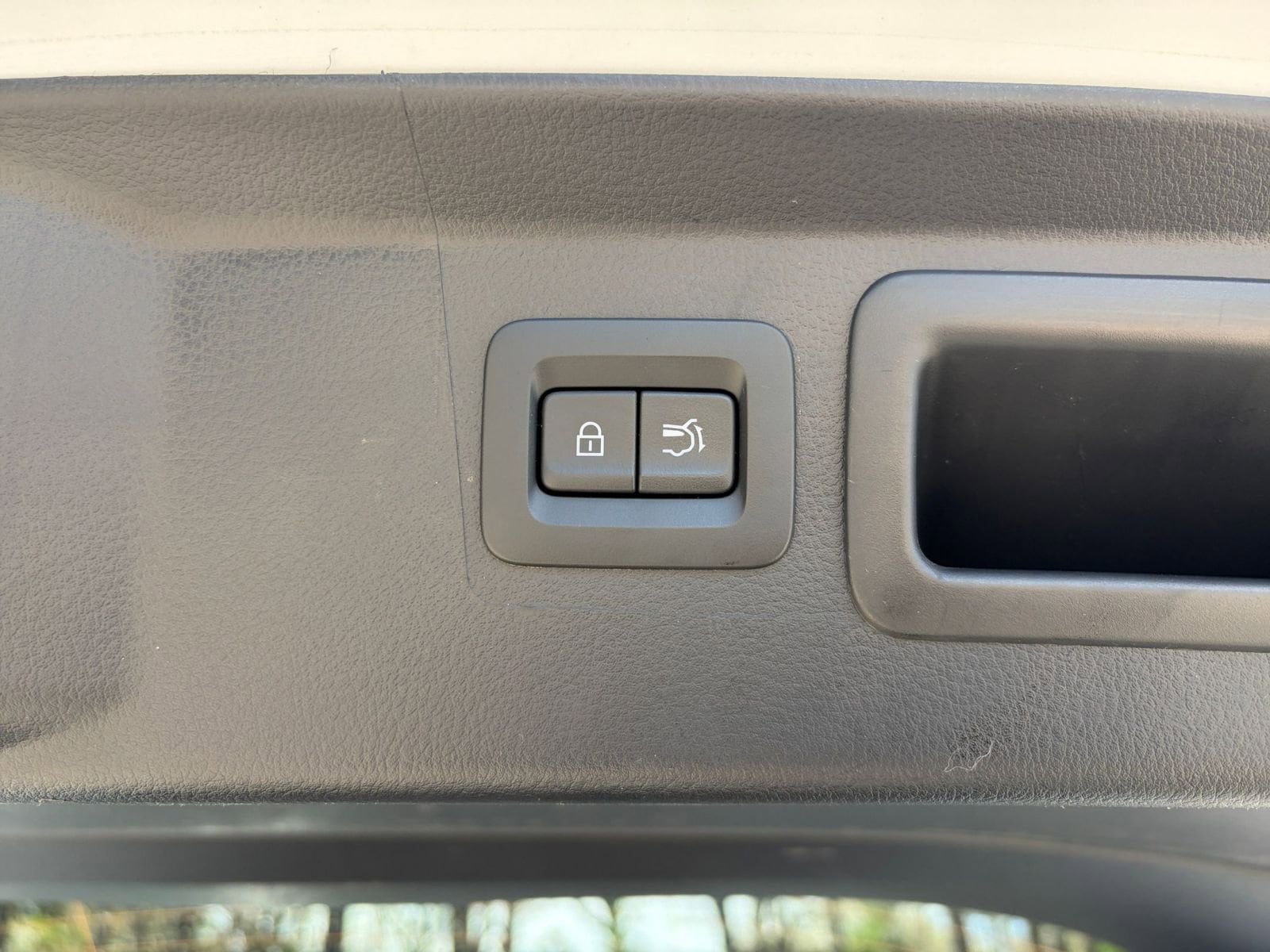 Thumbnail: 2025 Mazda CX-50 - 23