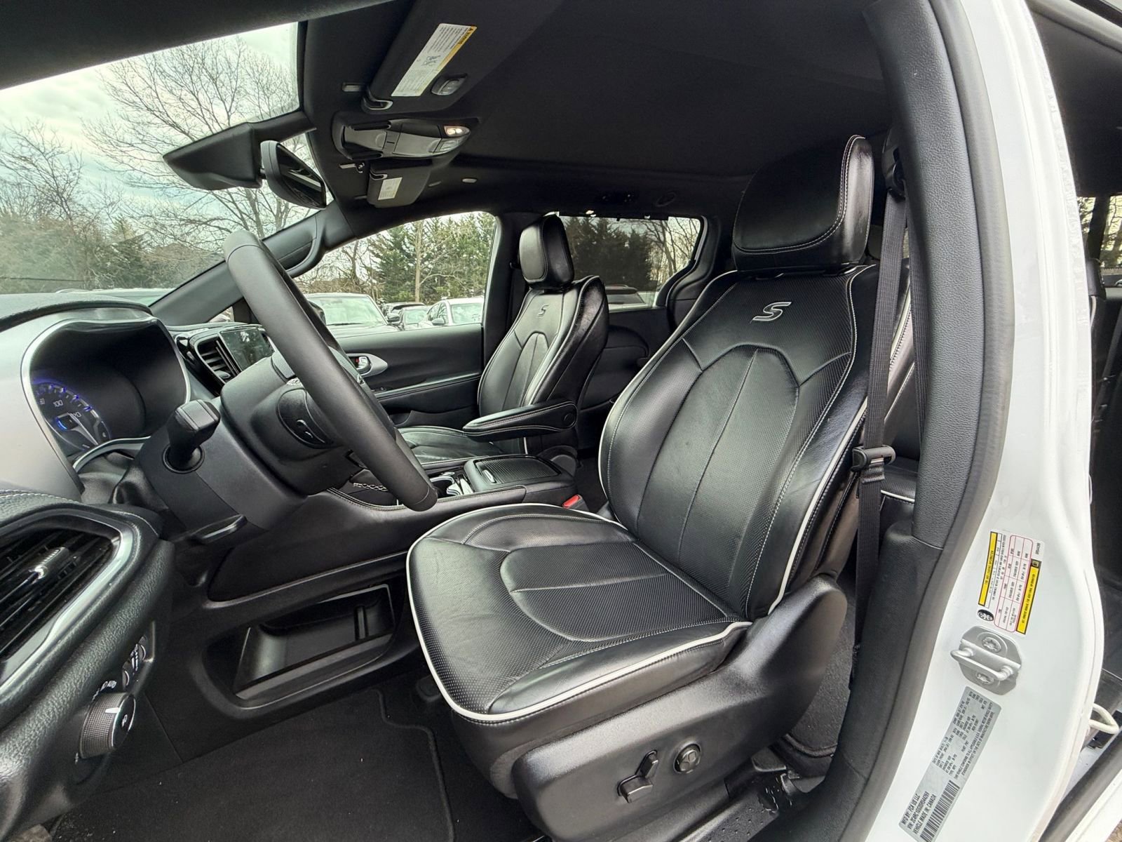 Thumbnail: 2025 Chrysler Pacifica - 29