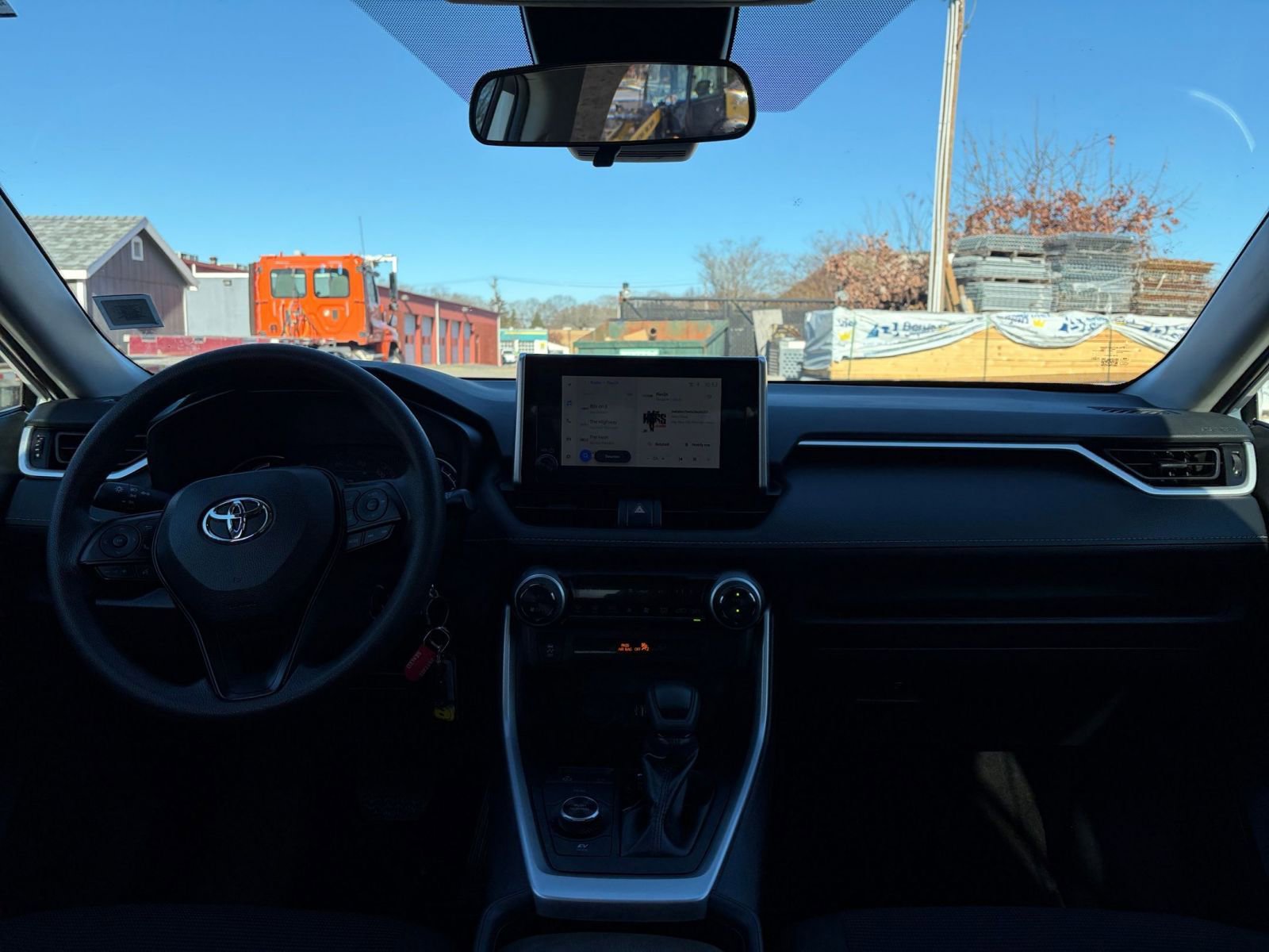 Thumbnail: 2025 Toyota RAV4 - 32