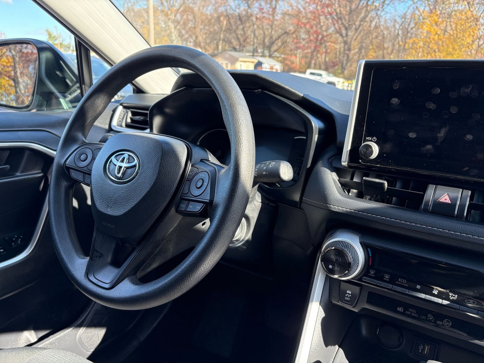 Thumbnail: 2025 Toyota RAV4 - 33