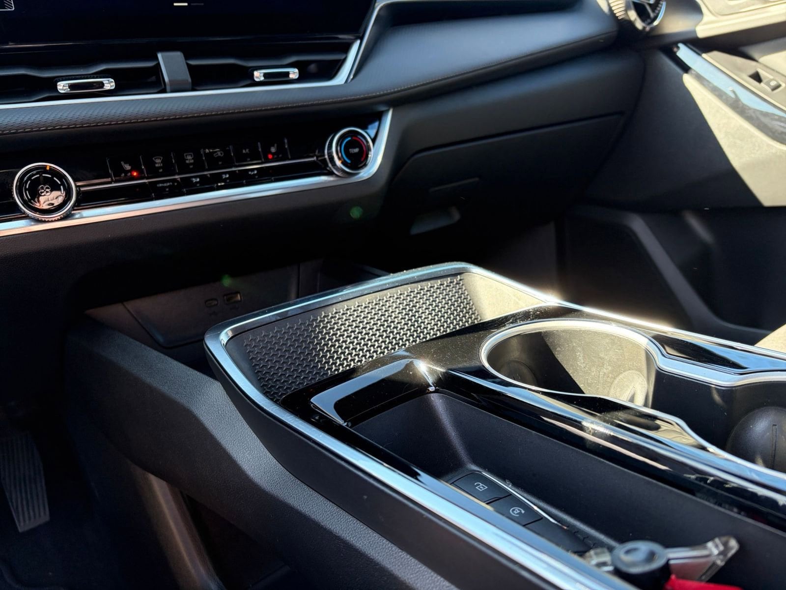 2025 Chevrolet Equinox LT - Photo 40