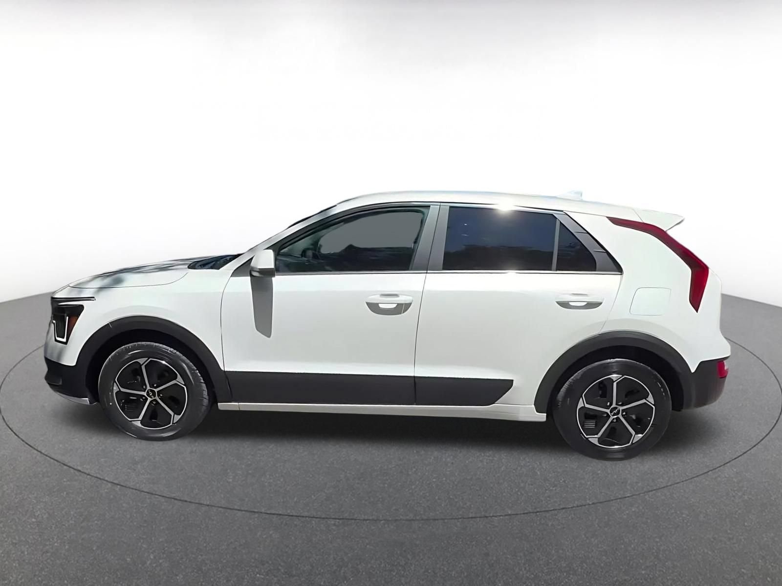 Thumbnail: 2026 Kia Niro - 9