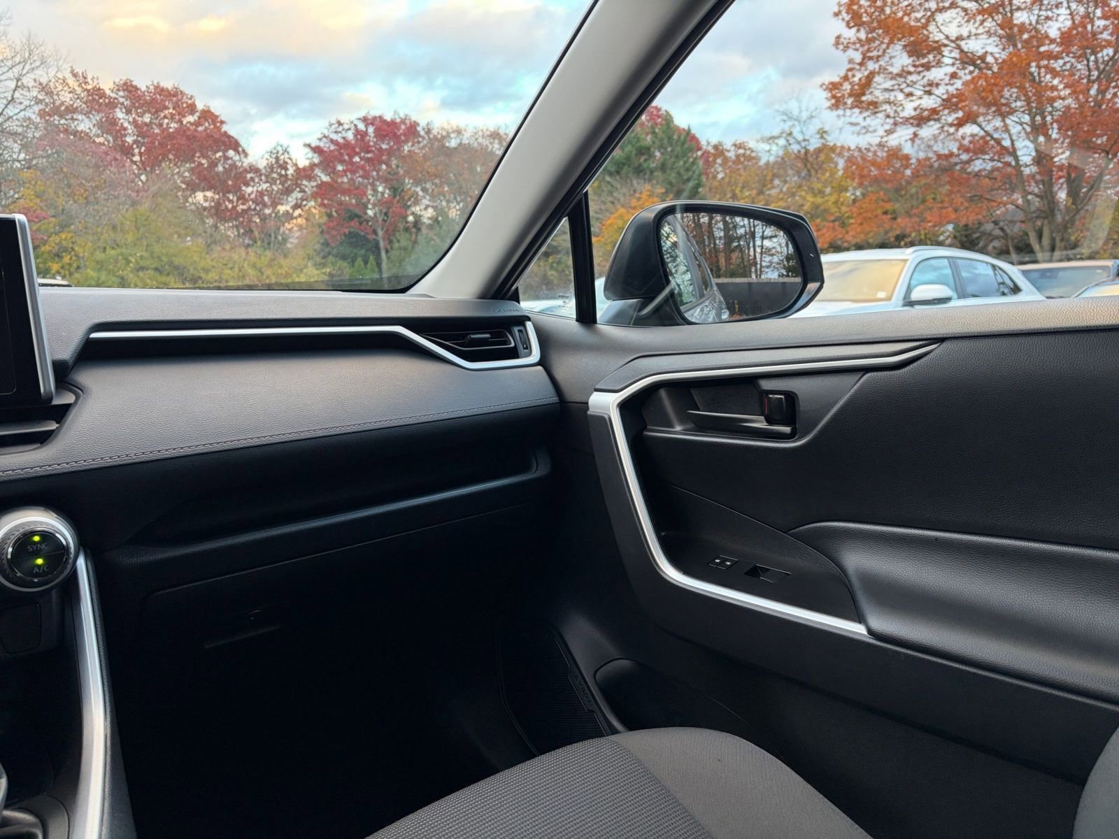 Thumbnail: 2025 Toyota RAV4 - 34