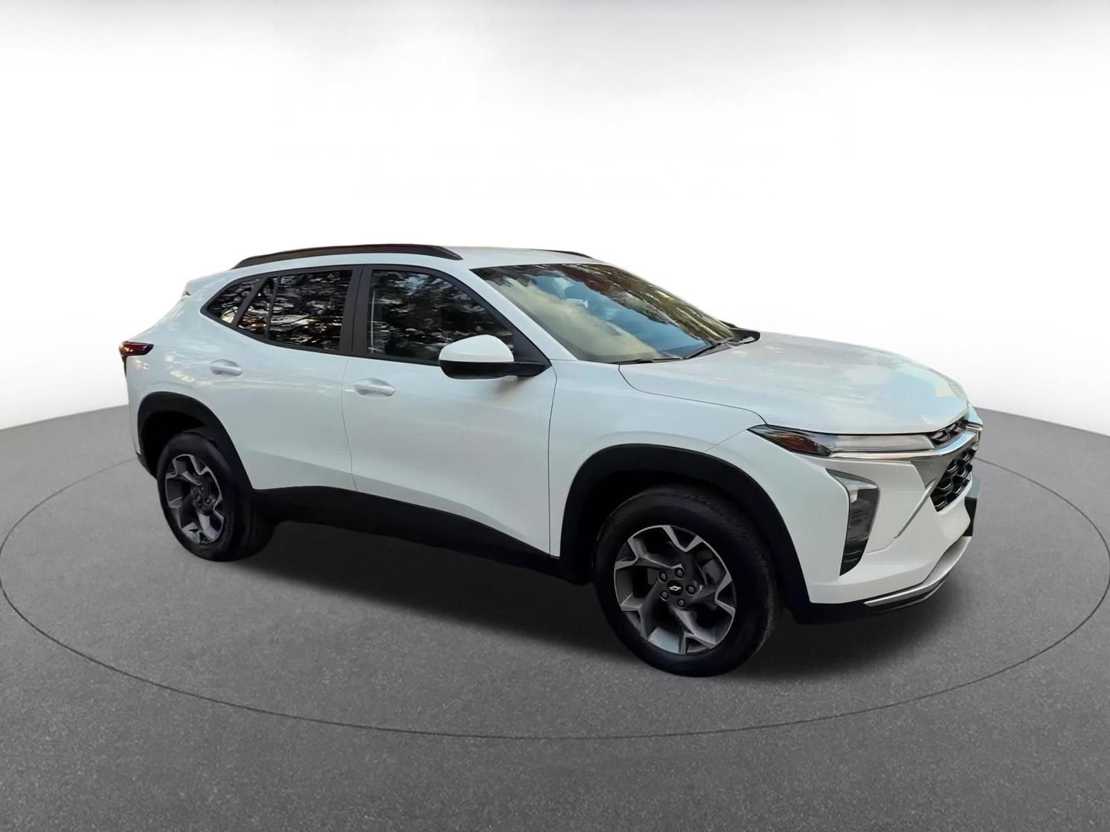 Thumbnail: 2025 Chevrolet Trax - 2