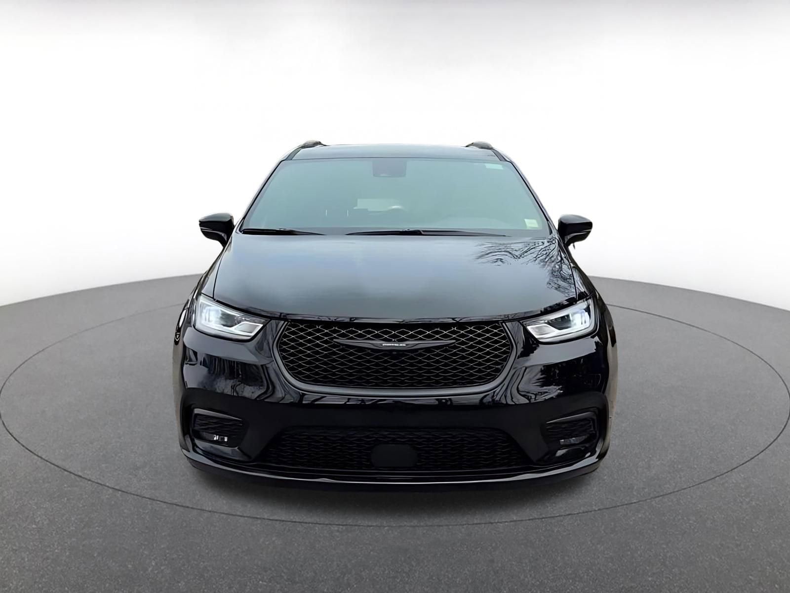 Thumbnail: 2025 Chrysler Pacifica - 4