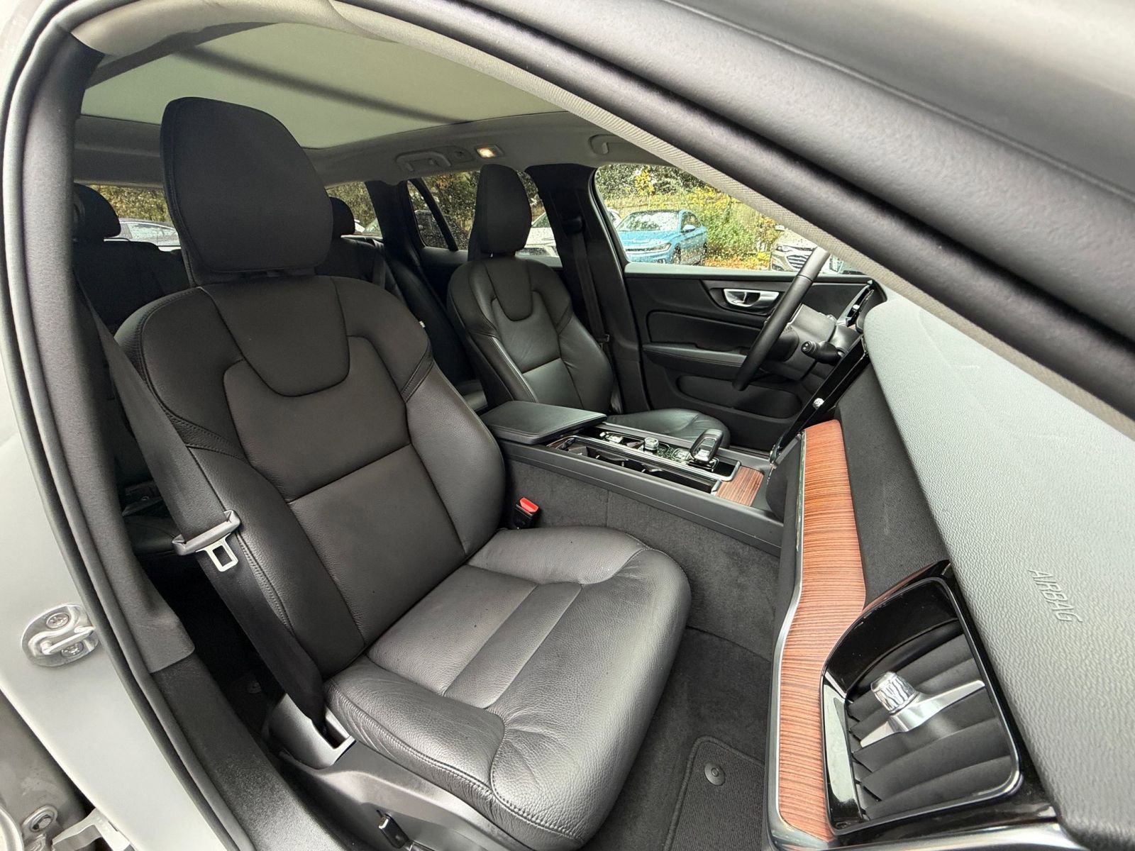 Thumbnail: 2025 Volvo S60 - 35