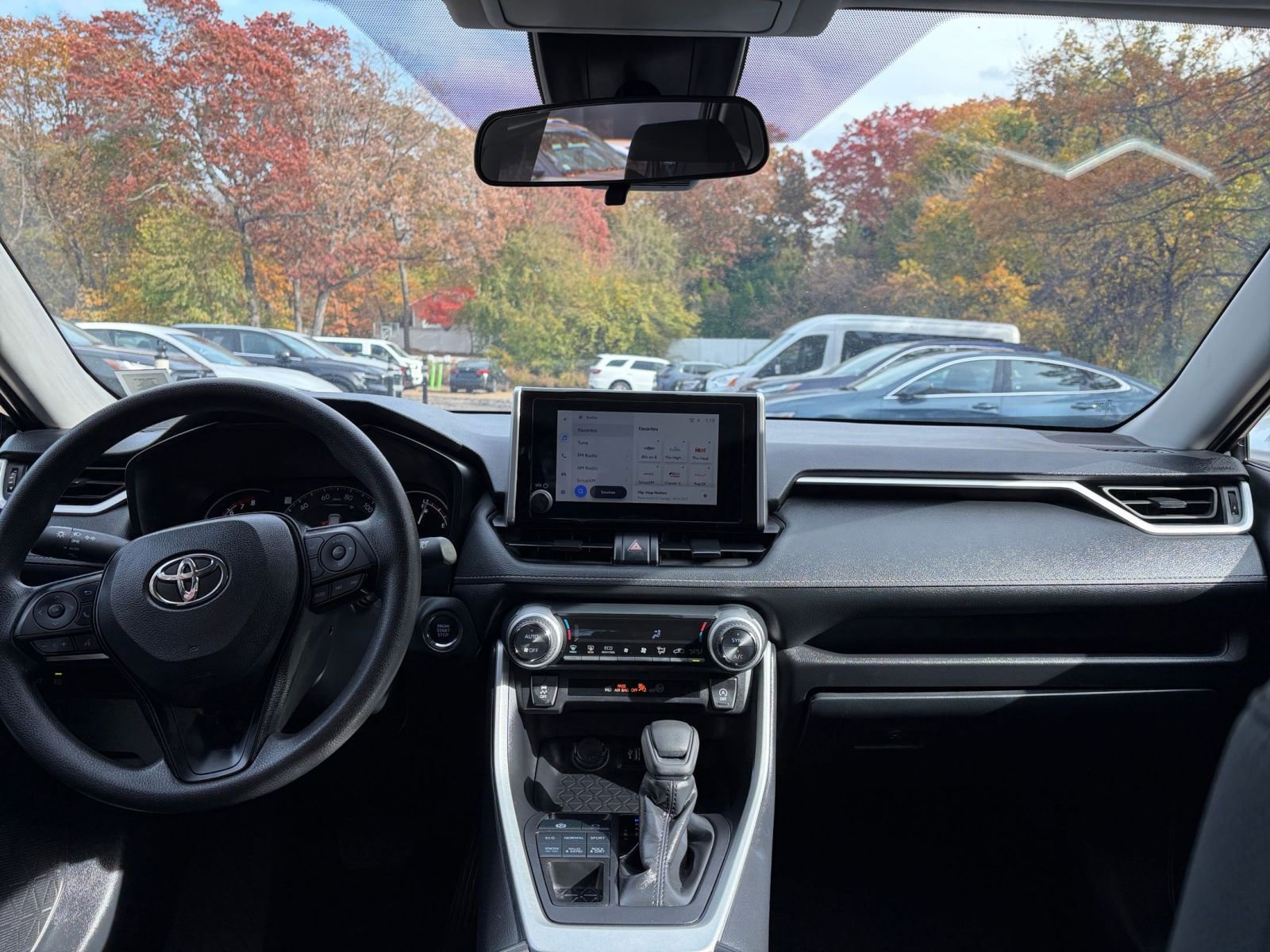 Thumbnail: 2025 Toyota RAV4 - 33