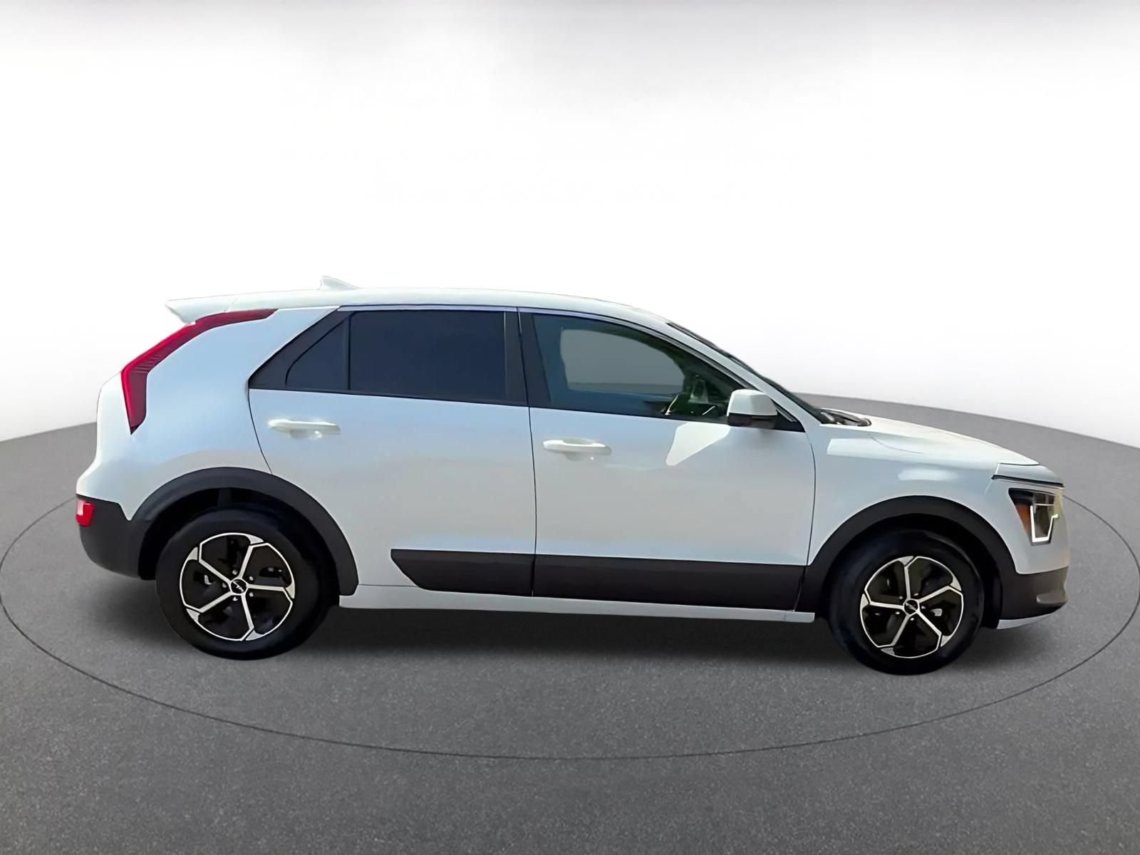 Thumbnail: 2026 Kia Niro - 13