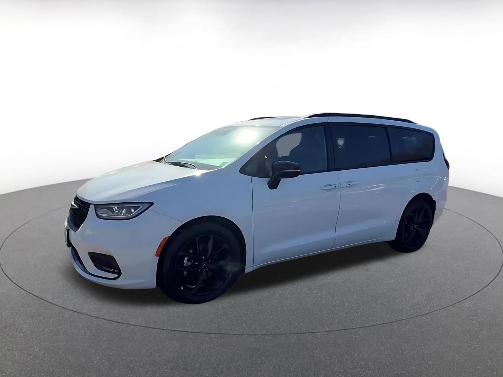 Thumbnail: 2025 Chrysler Pacifica - 8