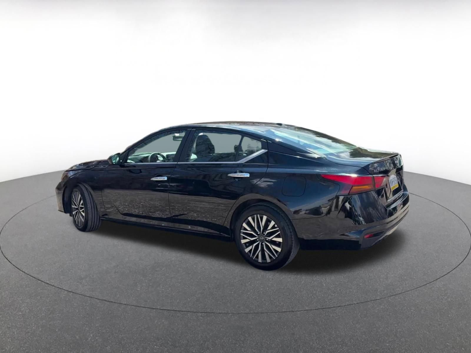 Thumbnail: 2025 Nissan Altima - 10