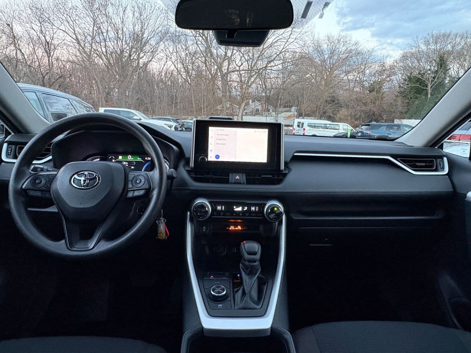 Thumbnail: 2025 Toyota RAV4 - 32