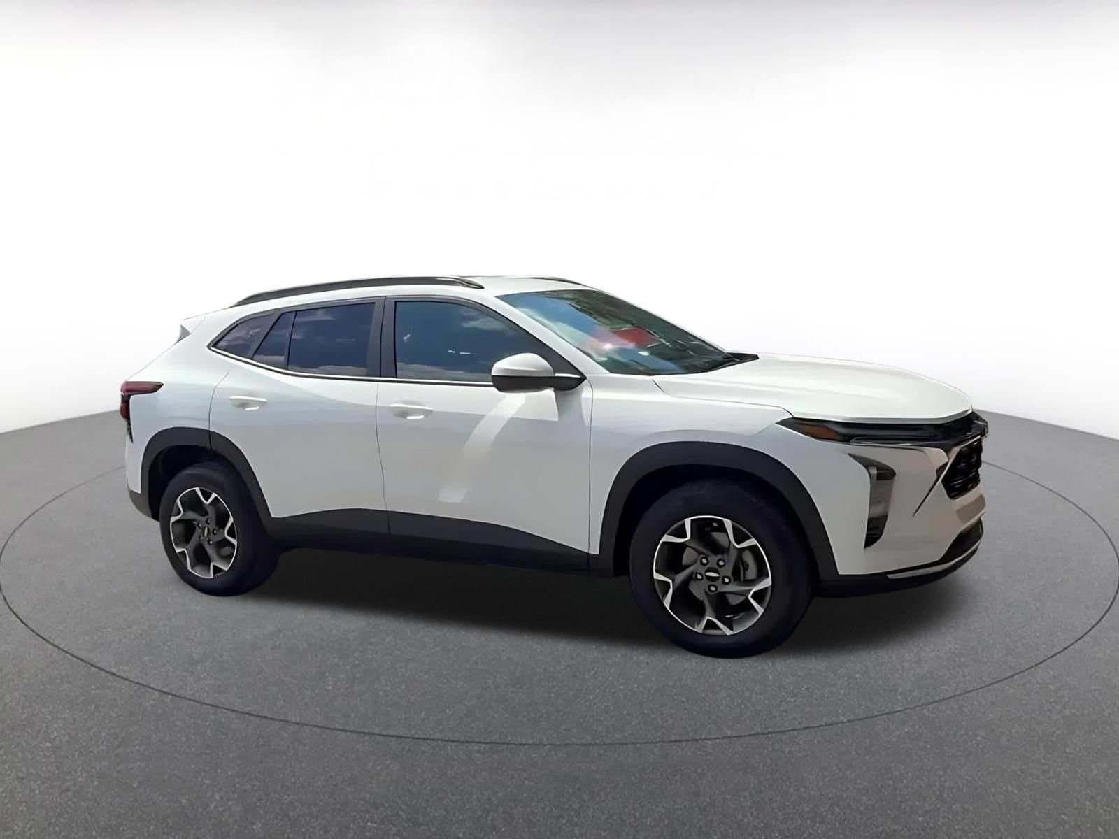 Thumbnail: 2025 Chevrolet Trax - 2