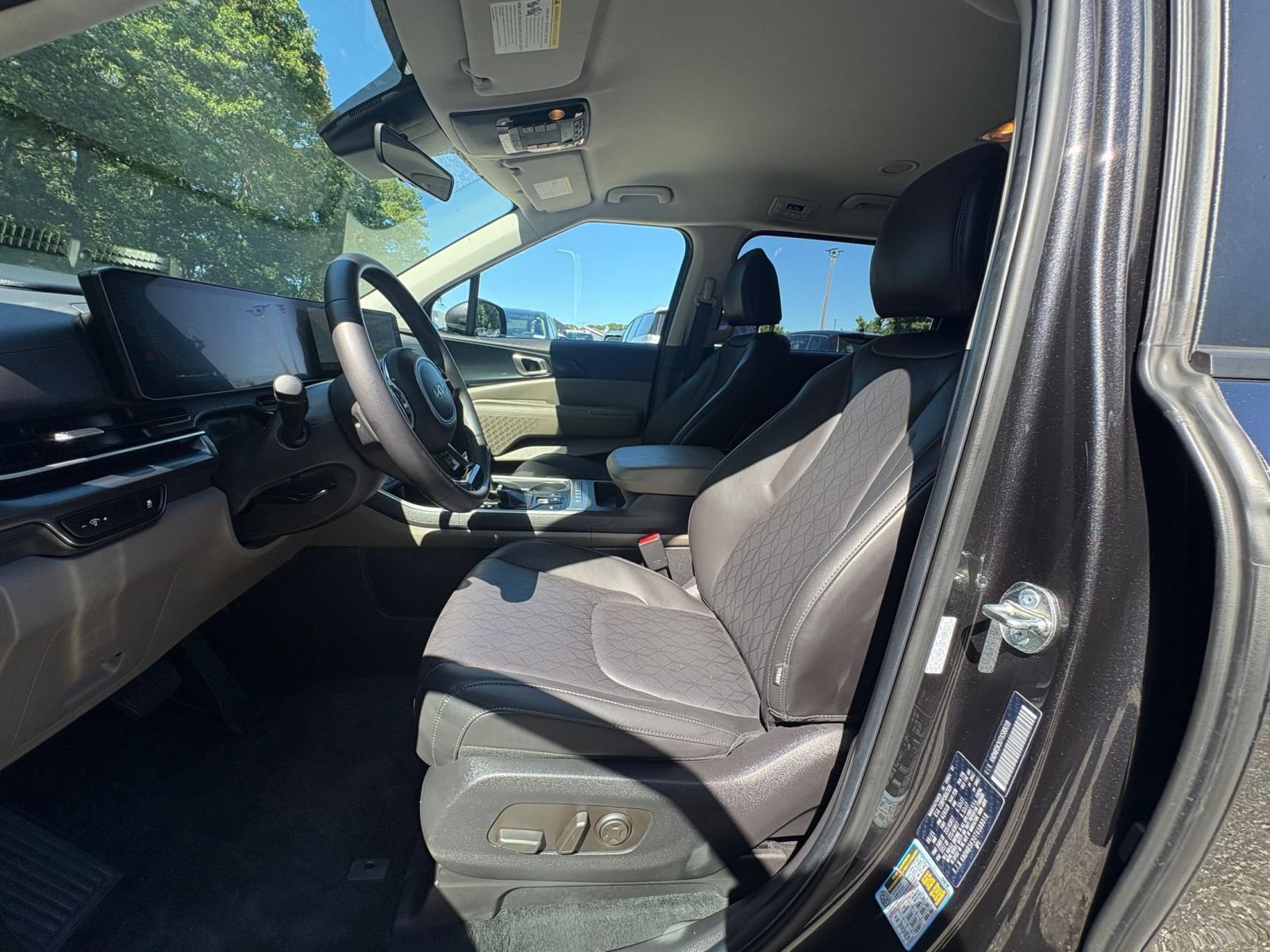 Thumbnail: 2026 Kia Carnival - 24