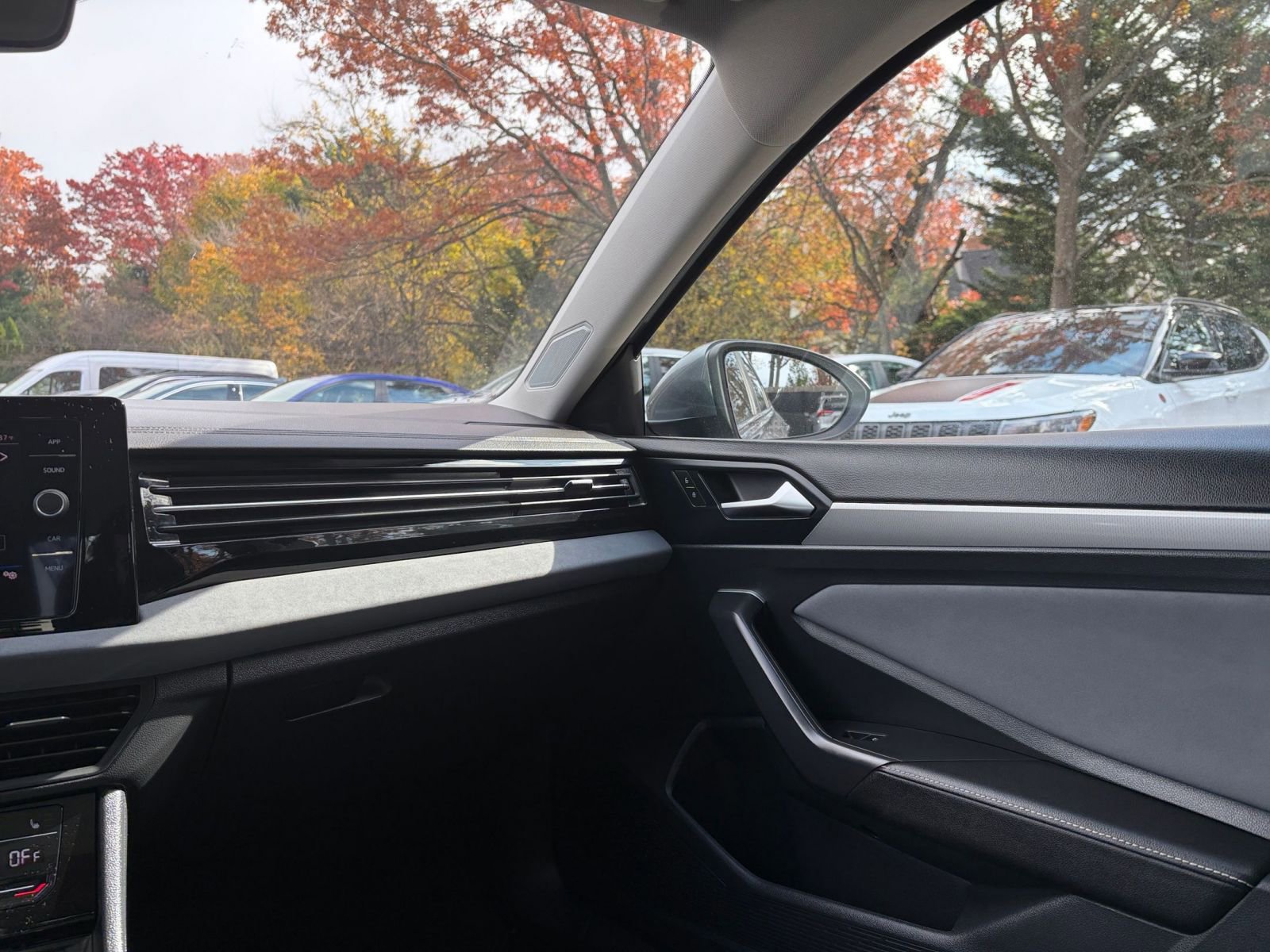 Thumbnail: 2025 Volkswagen Jetta - 34