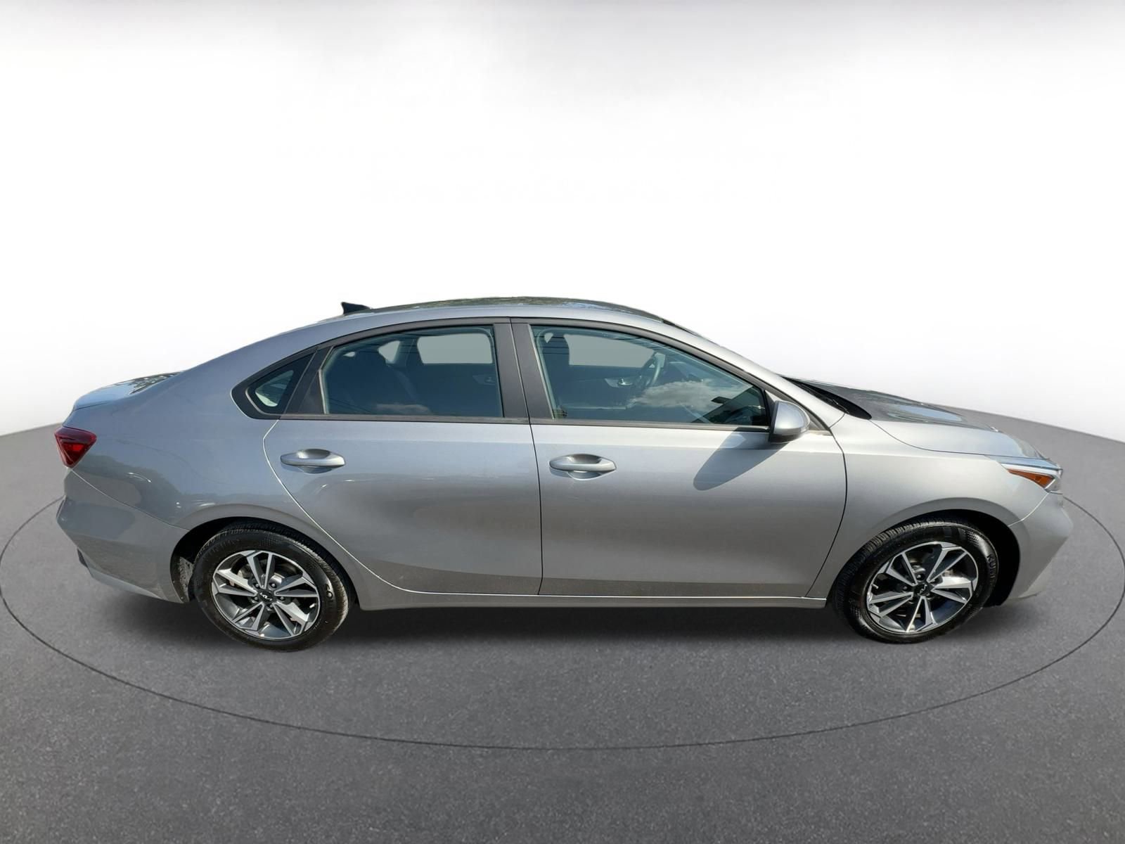 Thumbnail: 2024 Kia Forte - 9