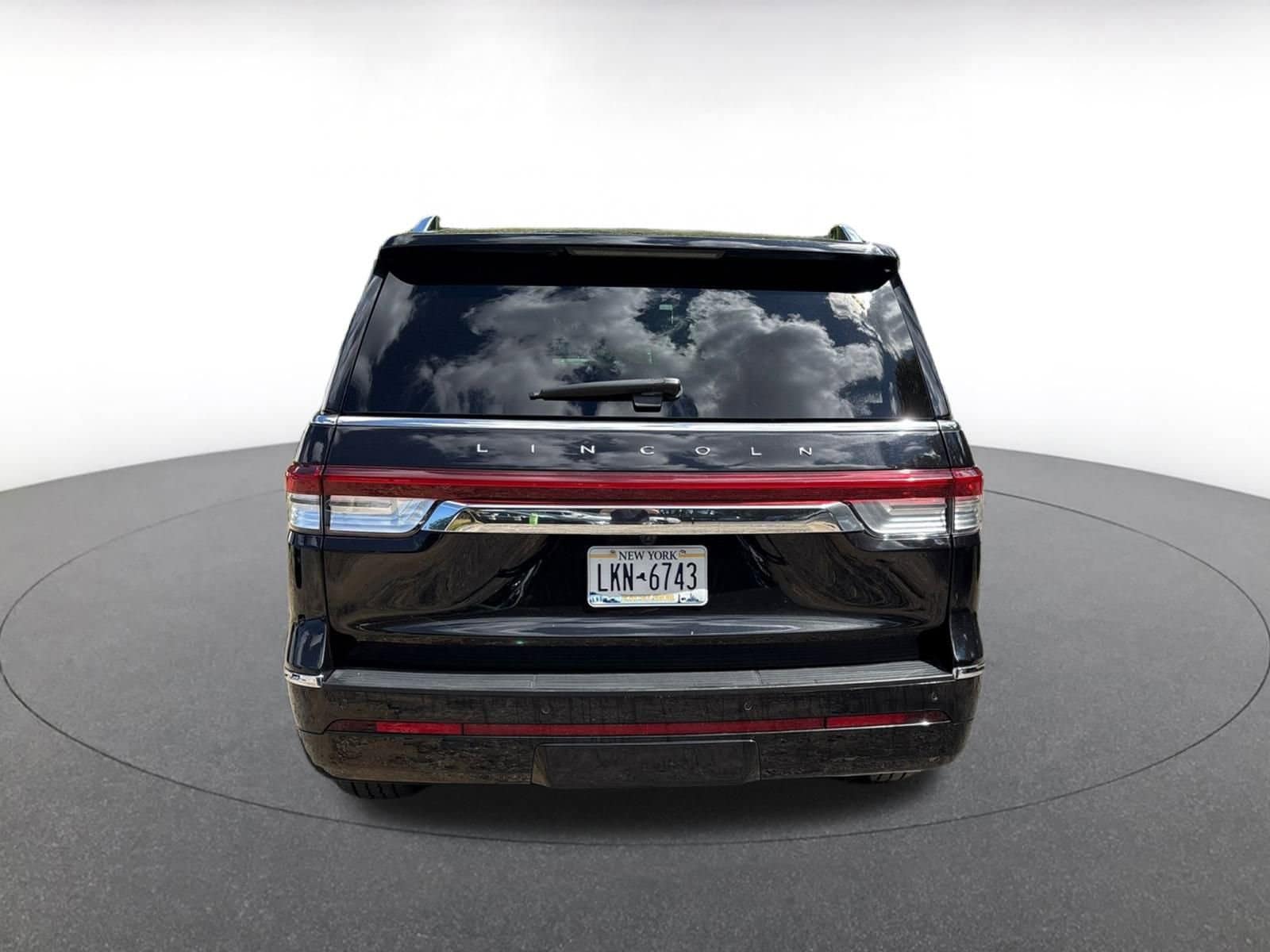 Thumbnail: 2024 Lincoln Navigator - 8
