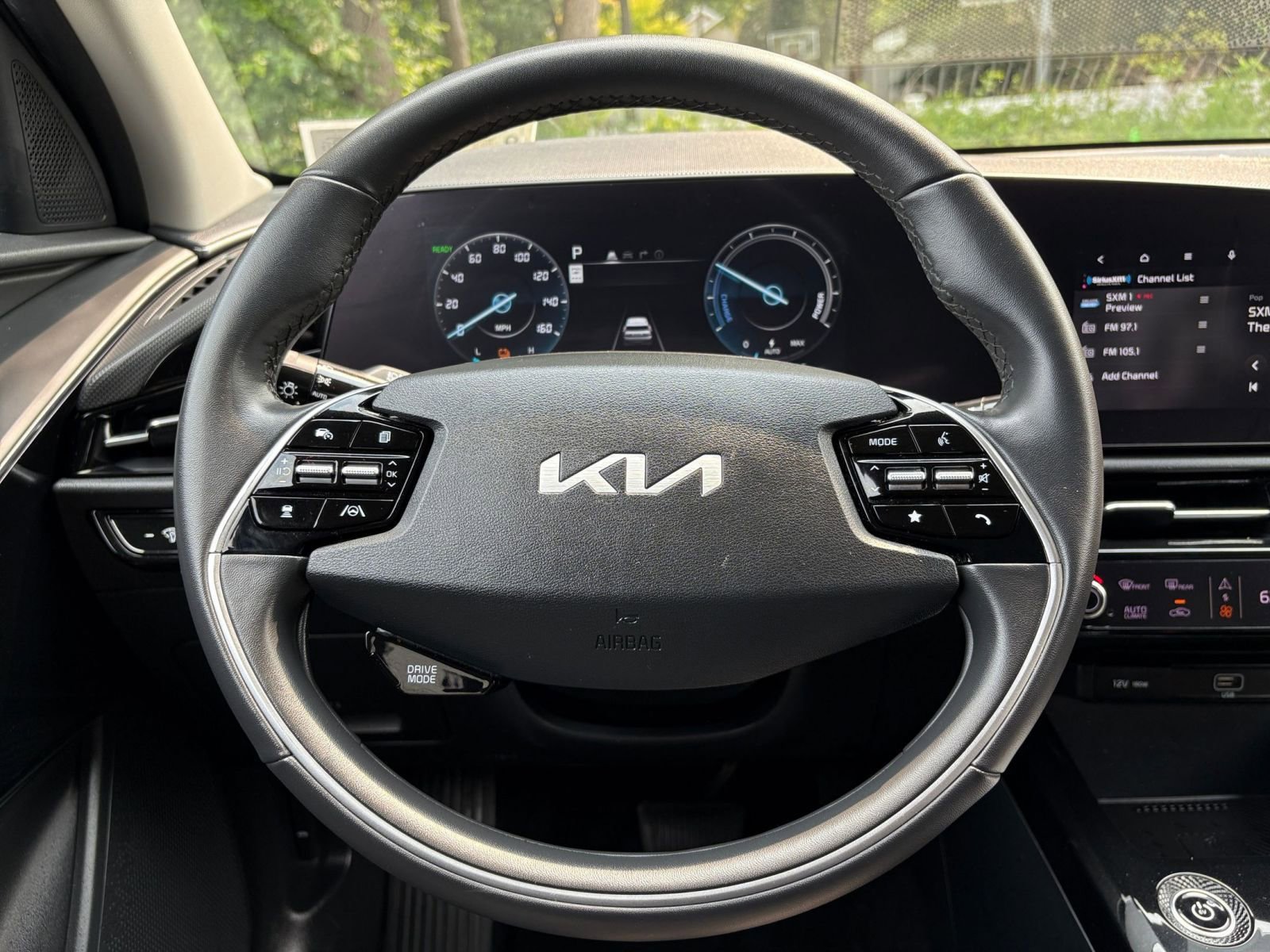 Thumbnail: 2023 Kia Niro - 31