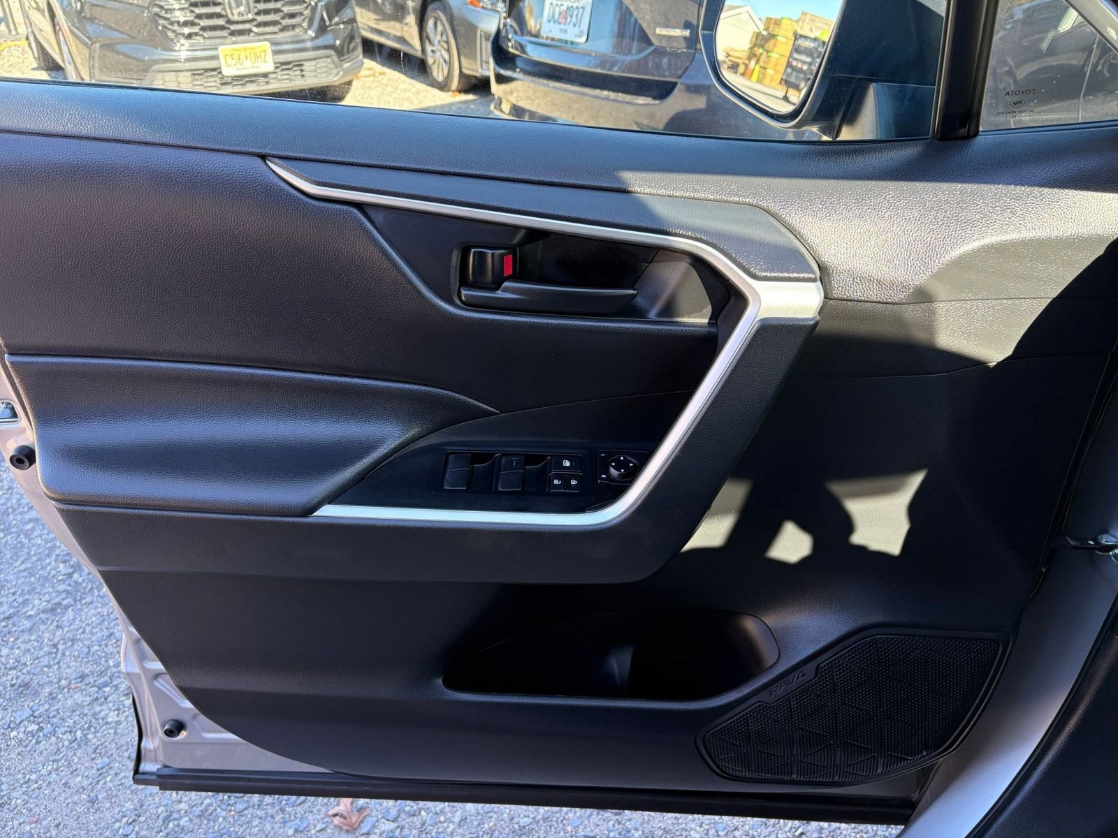 Thumbnail: 2025 Toyota RAV4 - 20