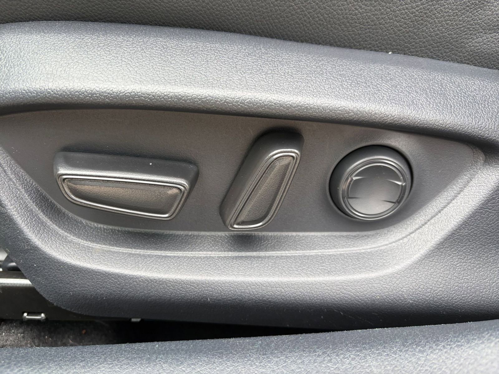 Thumbnail: 2025 Toyota Camry - 21