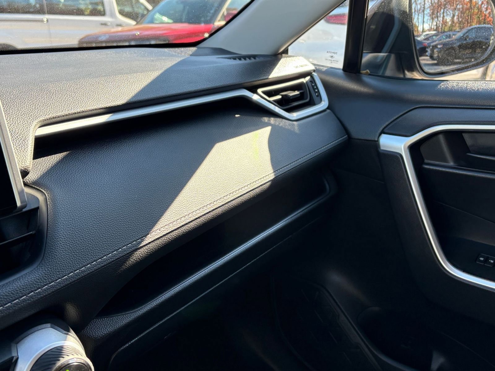 Thumbnail: 2025 Toyota RAV4 - 34