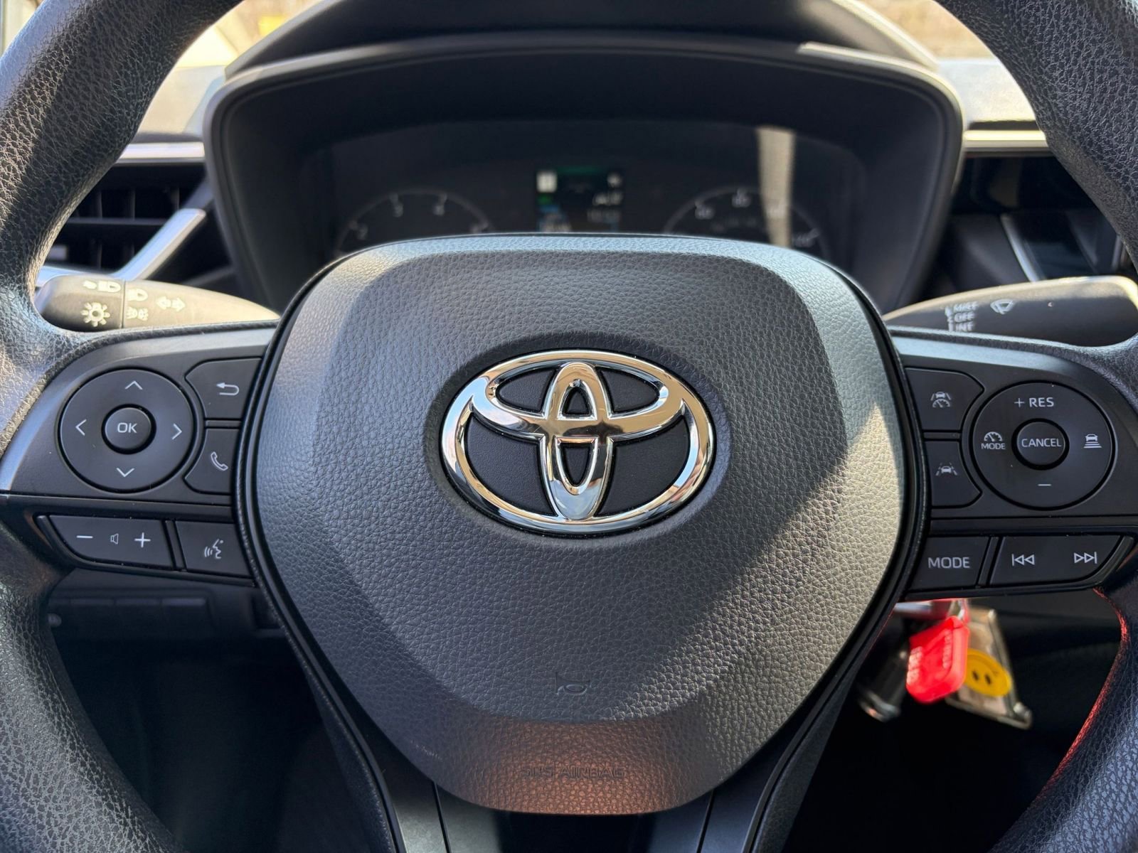 Thumbnail: 2025 Toyota Corolla - 25