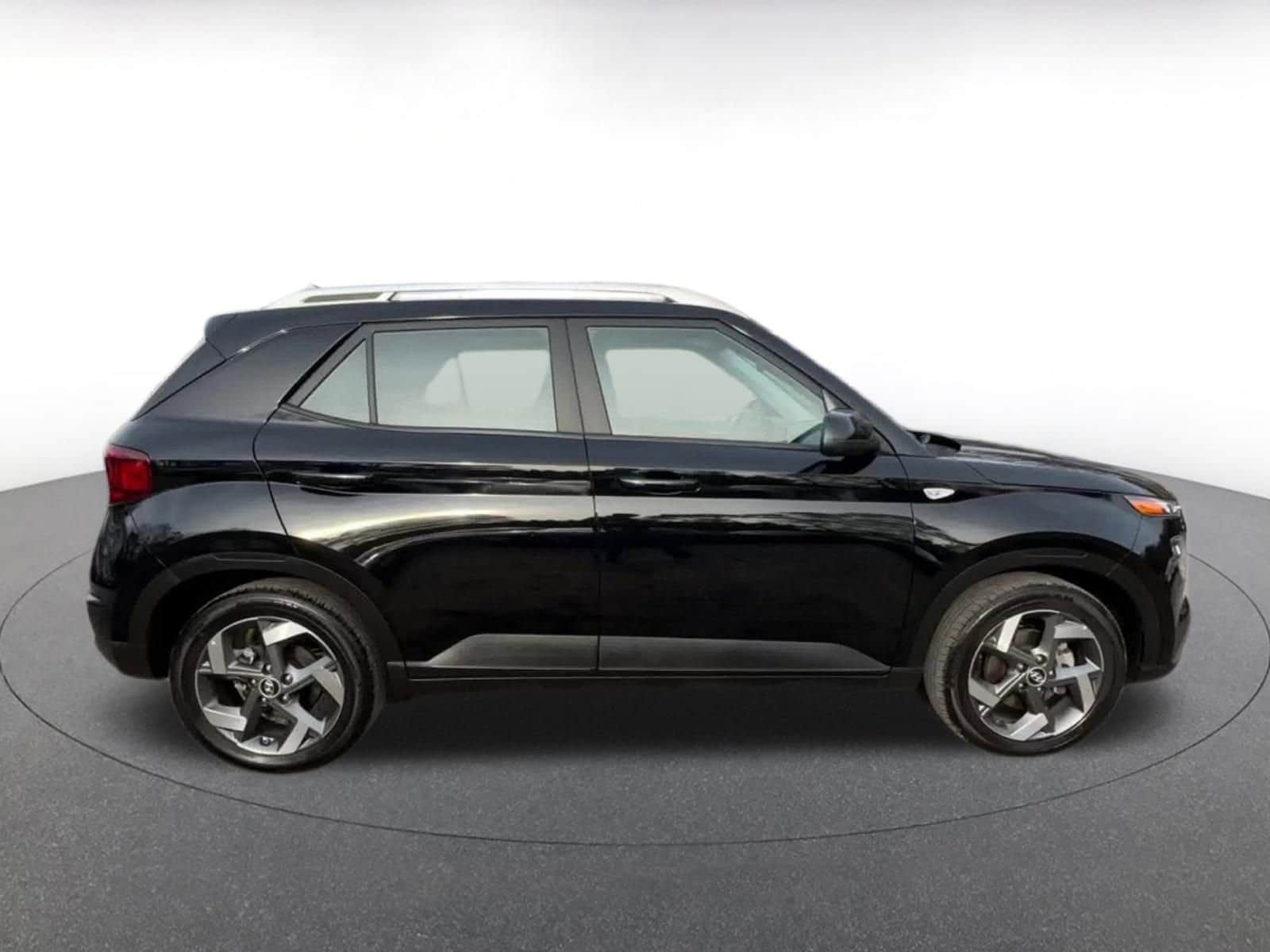 Thumbnail: 2025 Hyundai Venue - 16