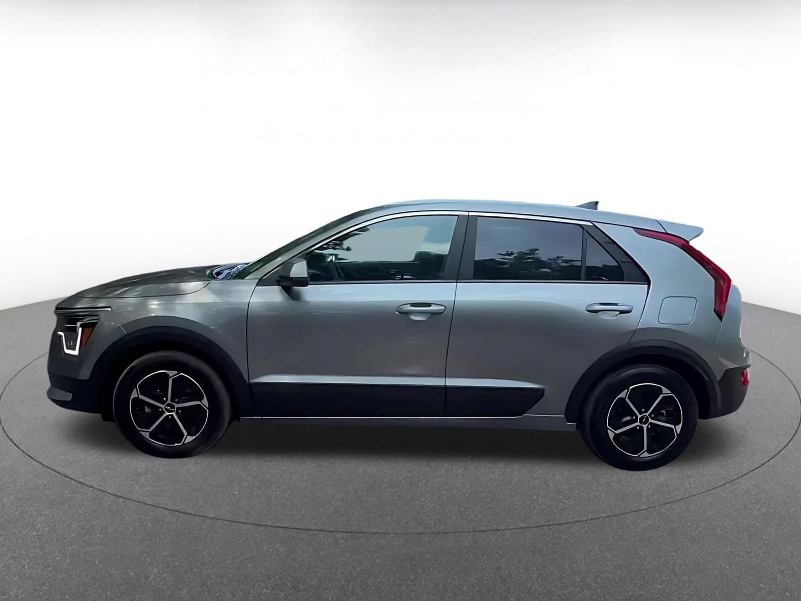 Thumbnail: 2026 Kia Niro - 9