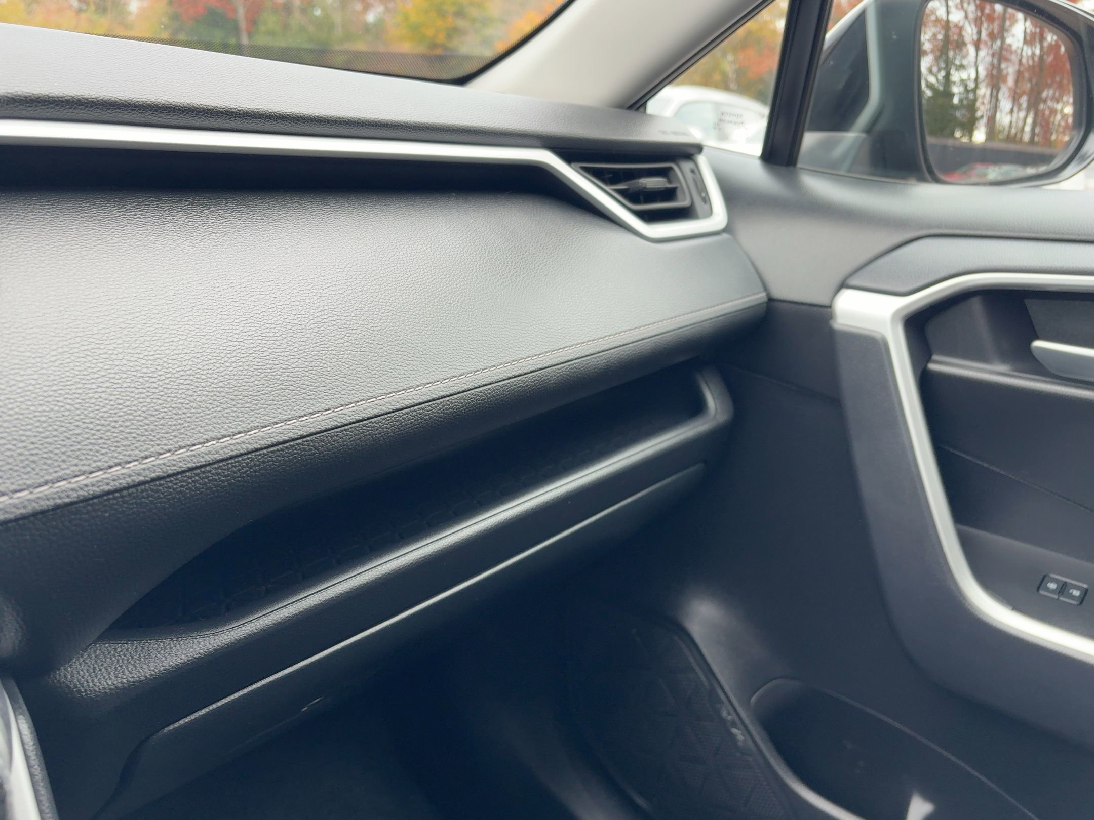 Thumbnail: 2025 Toyota RAV4 - 28