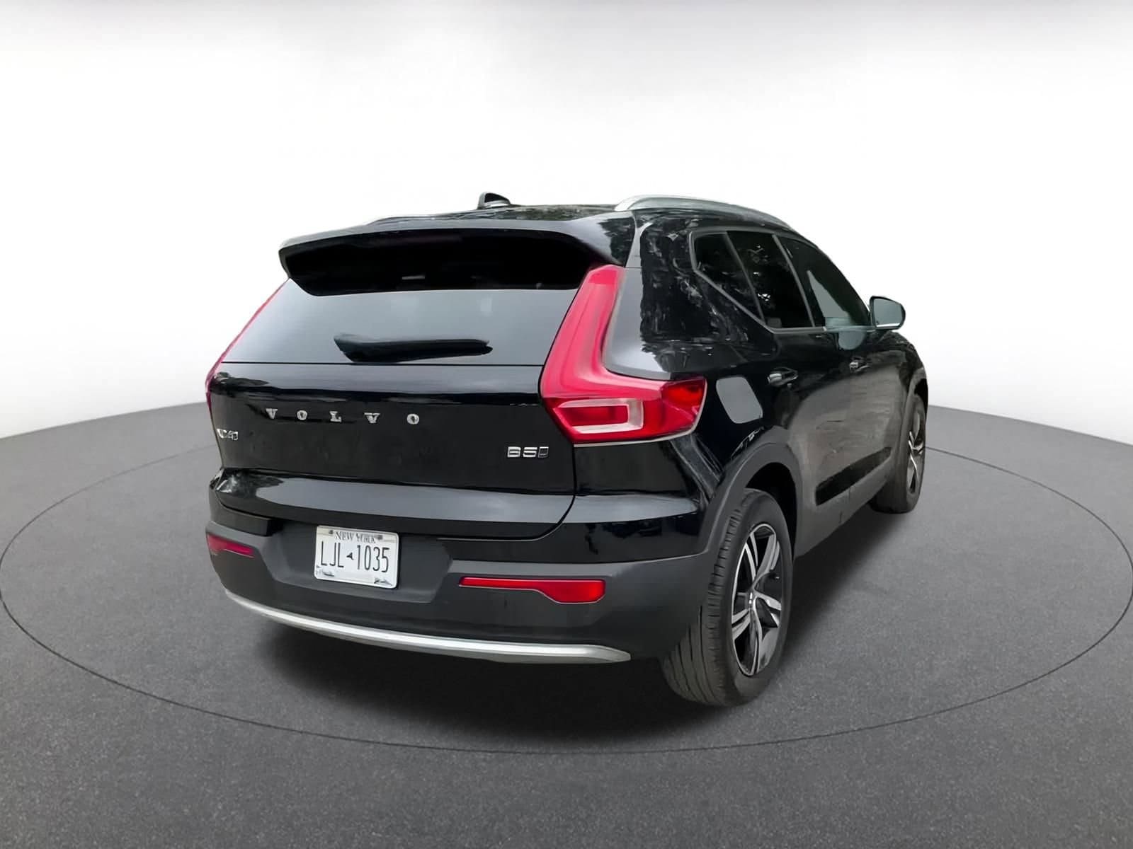 Thumbnail: 2024 Volvo XC40 - 13