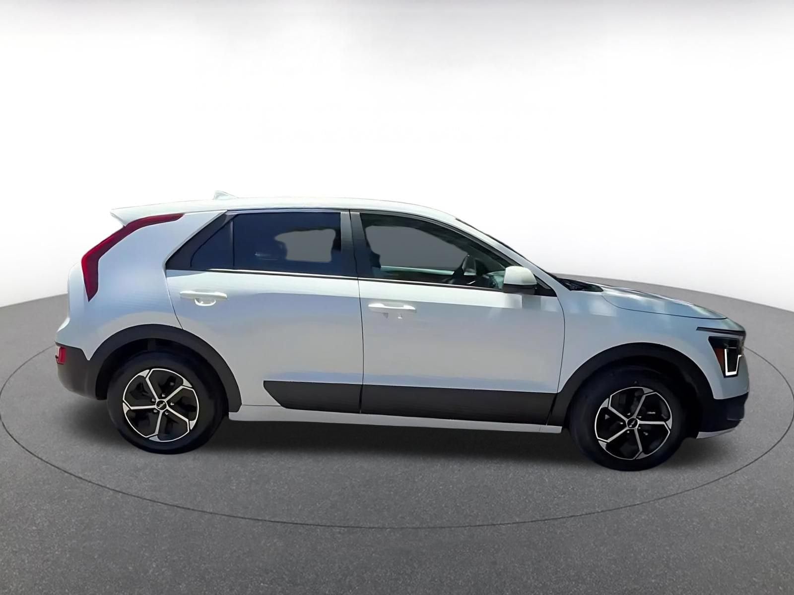 Thumbnail: 2026 Kia Niro - 16