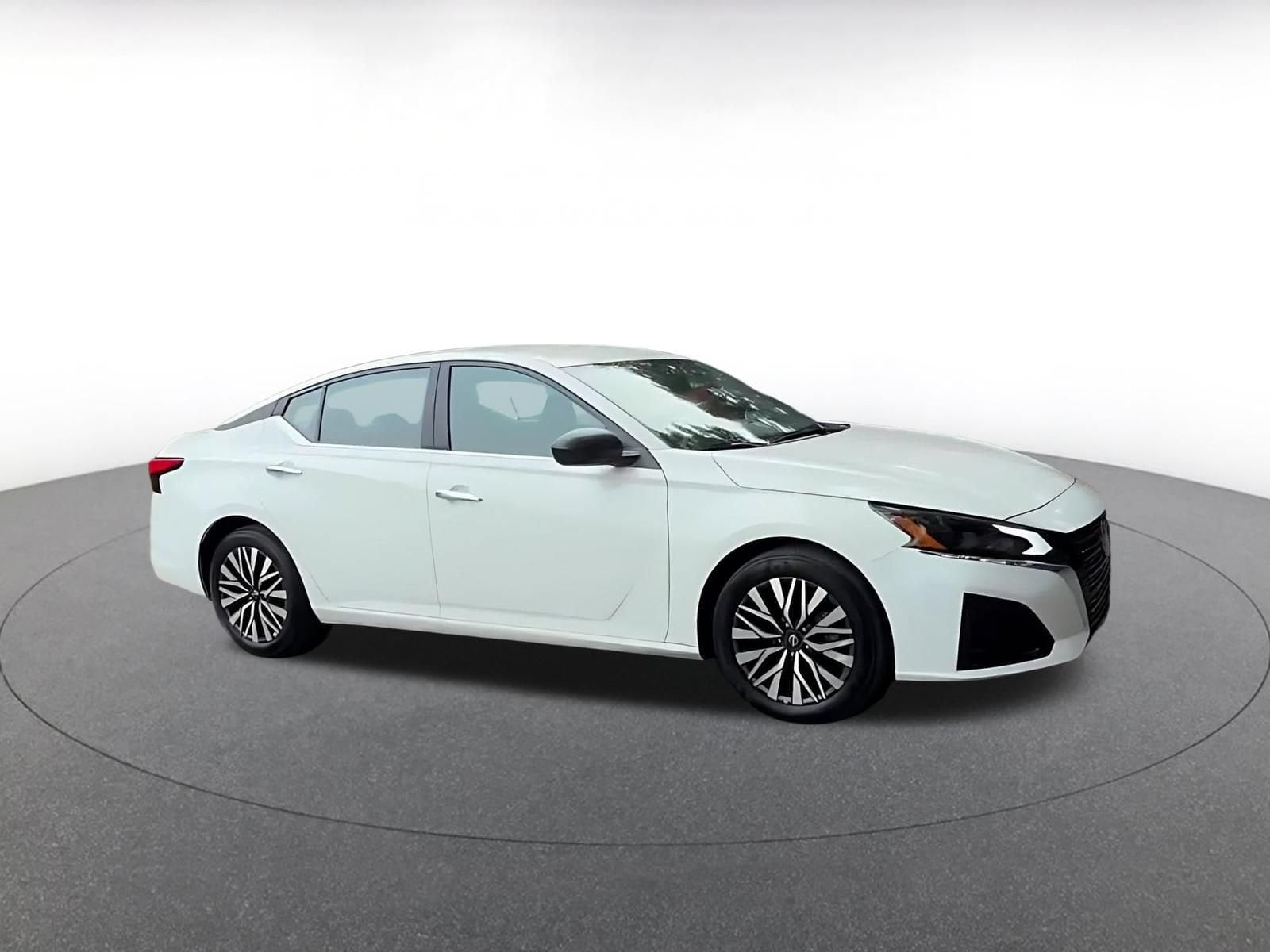 Thumbnail: 2025 Nissan Altima - 2