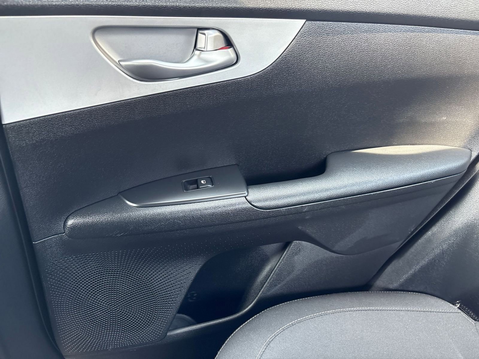 Thumbnail: 2023 Kia Forte - 25