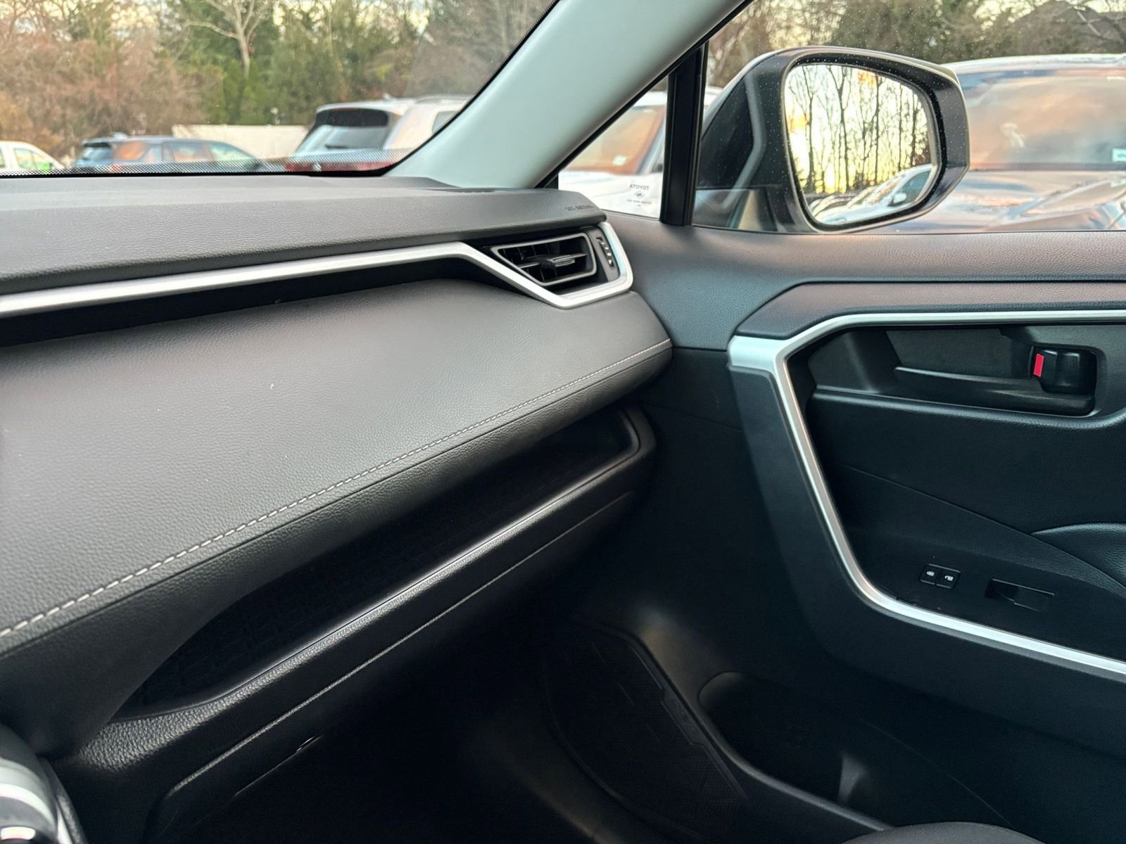 Thumbnail: 2025 Toyota RAV4 - 34