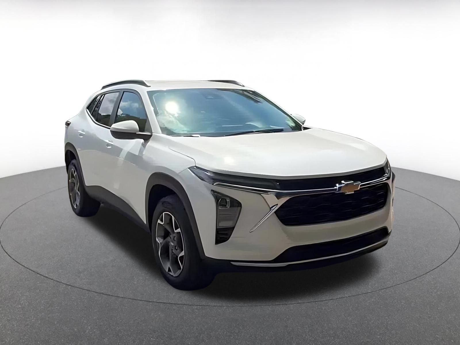 Thumbnail: 2025 Chevrolet Trax - 3