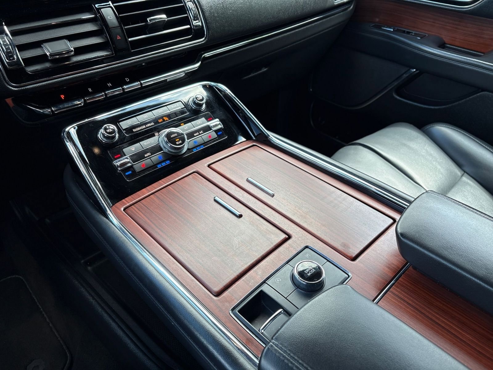 Thumbnail: 2024 Lincoln Navigator - 18