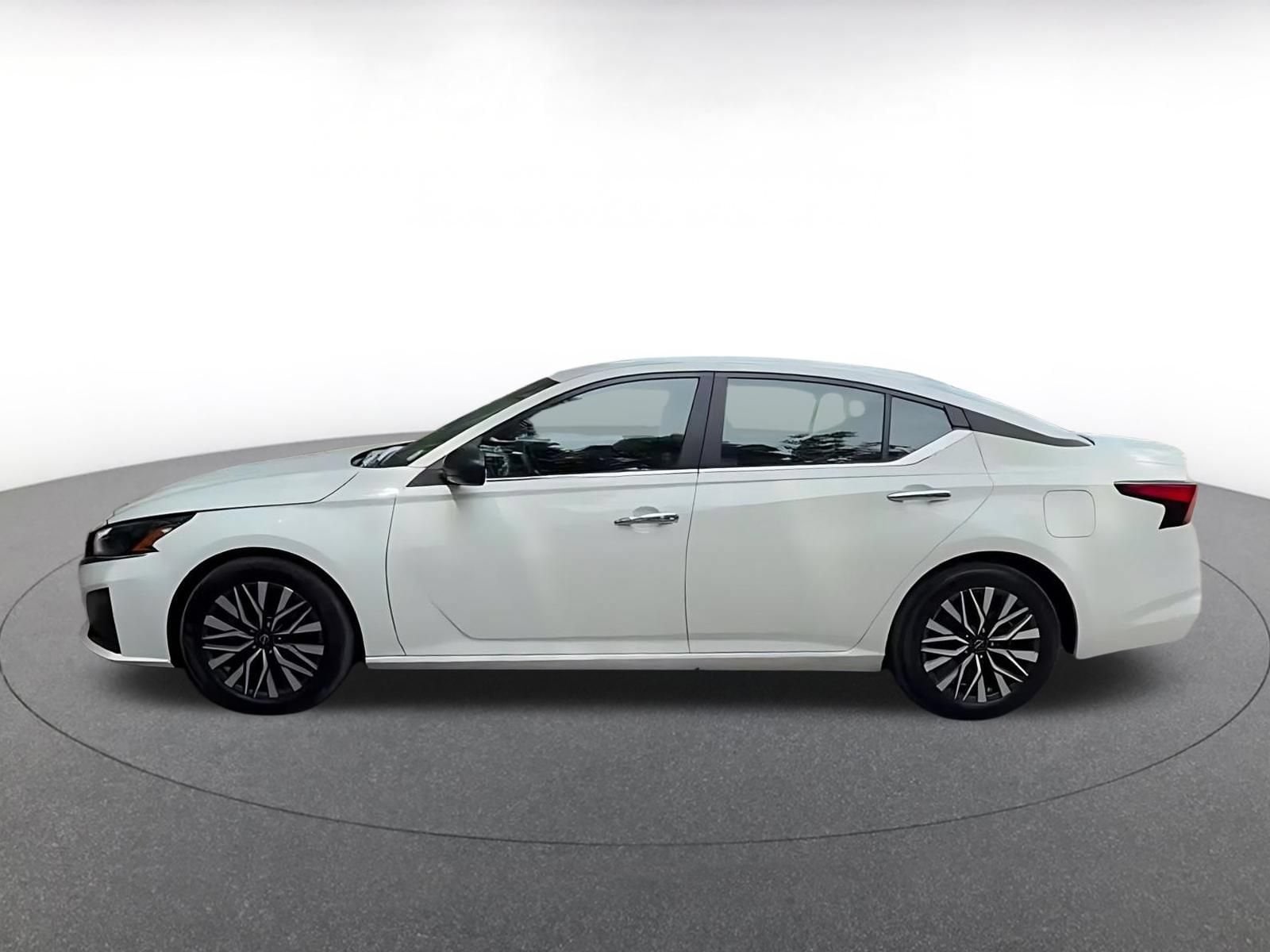 Thumbnail: 2025 Nissan Altima - 9