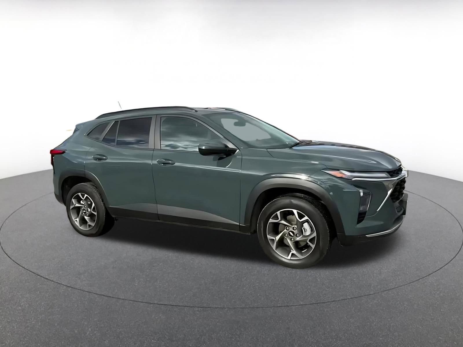 Thumbnail: 2025 Chevrolet Trax - 2