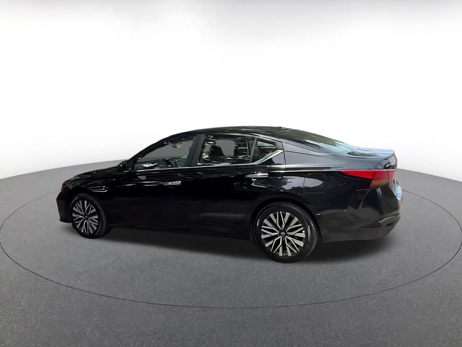 Thumbnail: 2025 Nissan Altima - 15