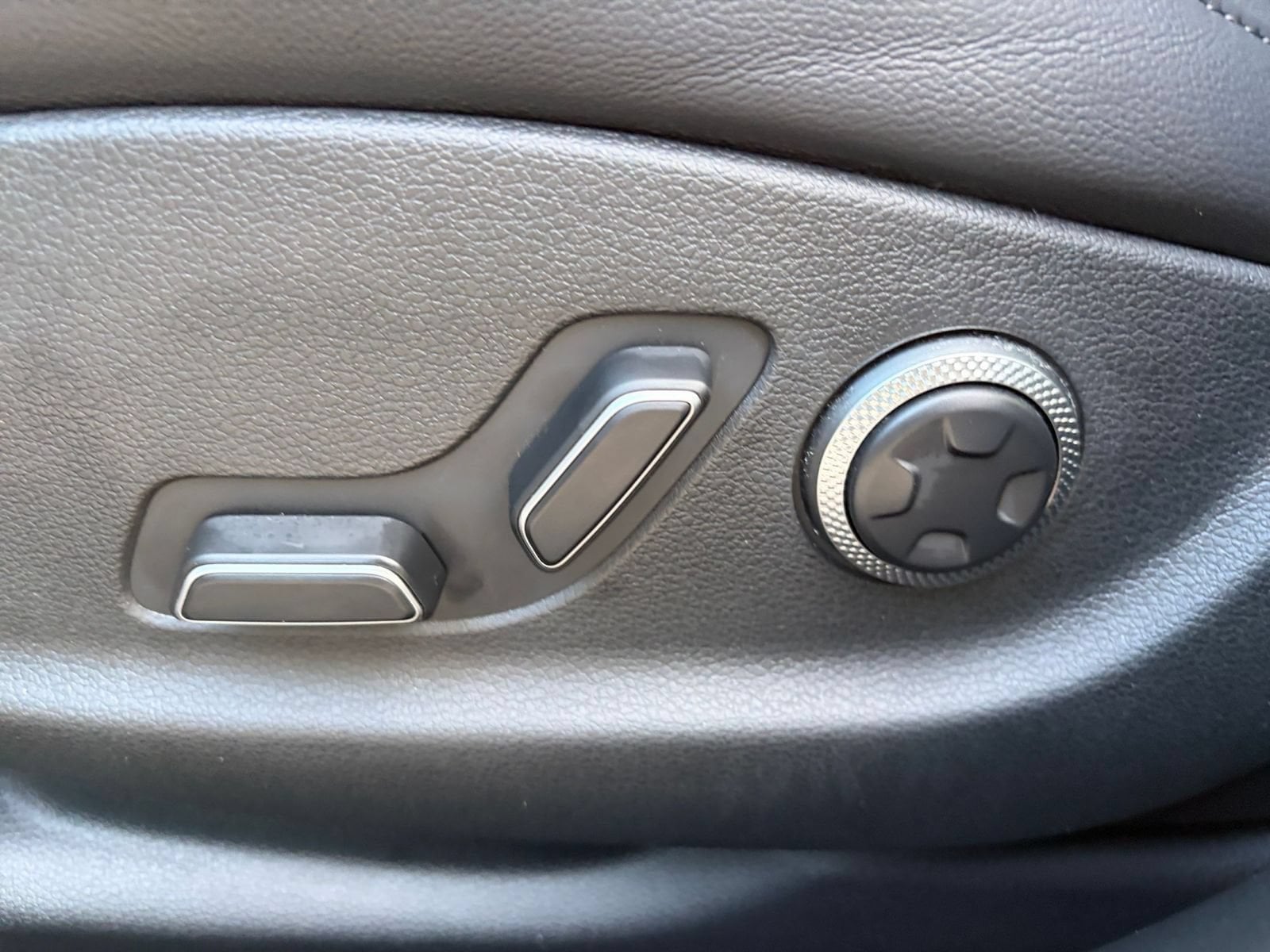 Thumbnail: 2026 Genesis G80 - 23
