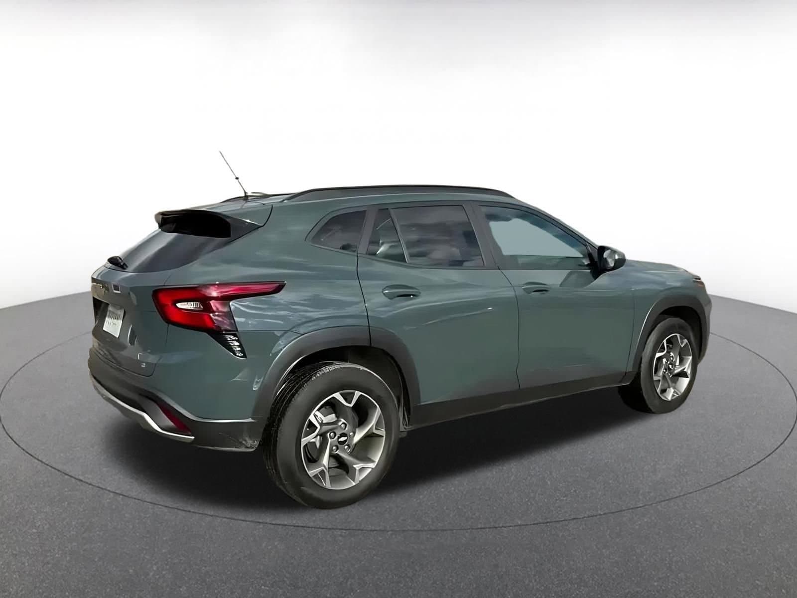 Thumbnail: 2025 Chevrolet Trax - 15