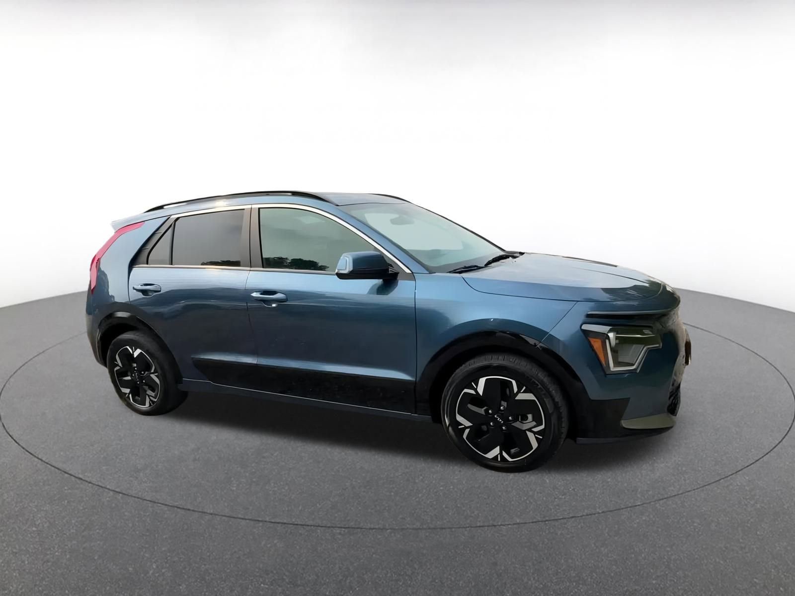 Thumbnail: 2023 Kia Niro - 2
