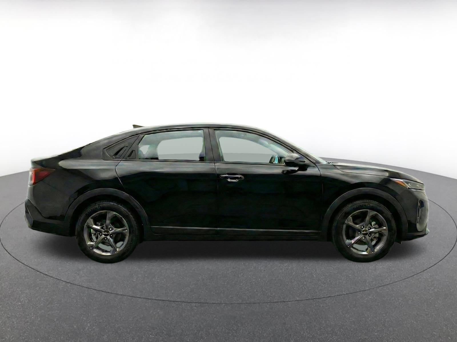Thumbnail: 2025 Kia K4 - 10