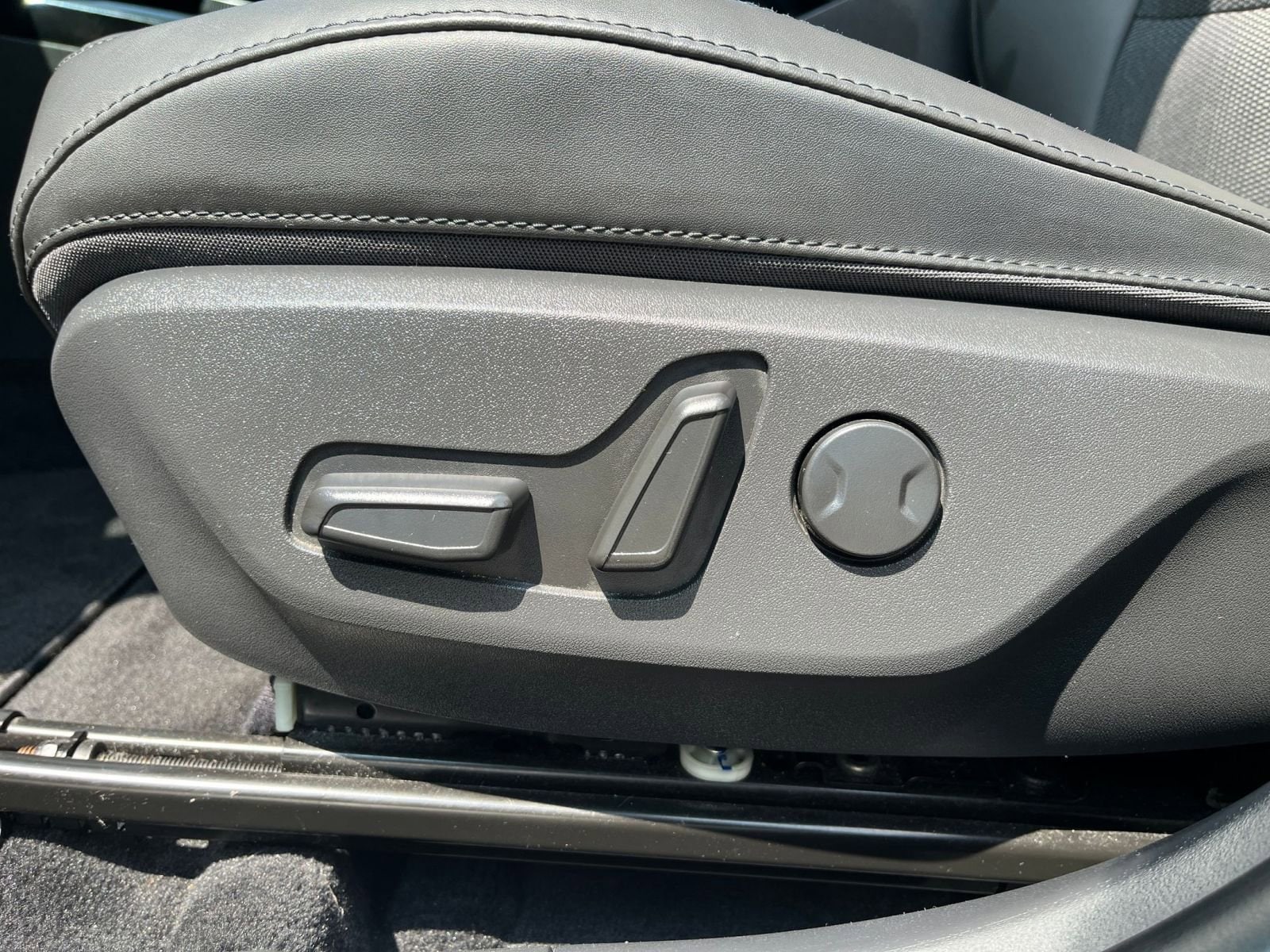 Thumbnail: 2023 Kia Niro - 28