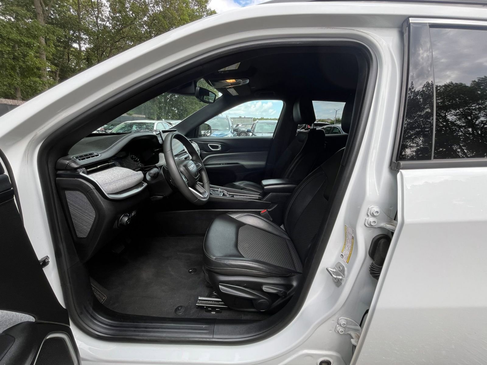 Thumbnail: 2023 Jeep Compass - 26