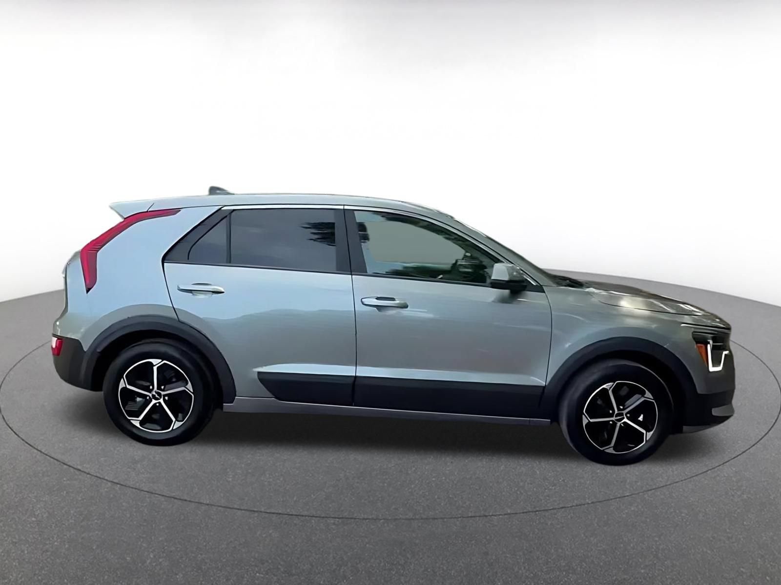 Thumbnail: 2026 Kia Niro - 16