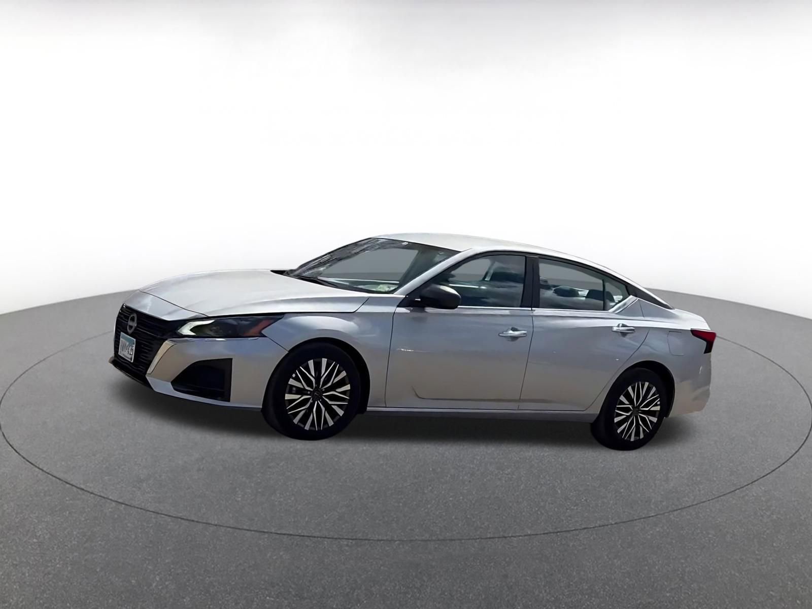 Thumbnail: 2025 Nissan Altima - 9