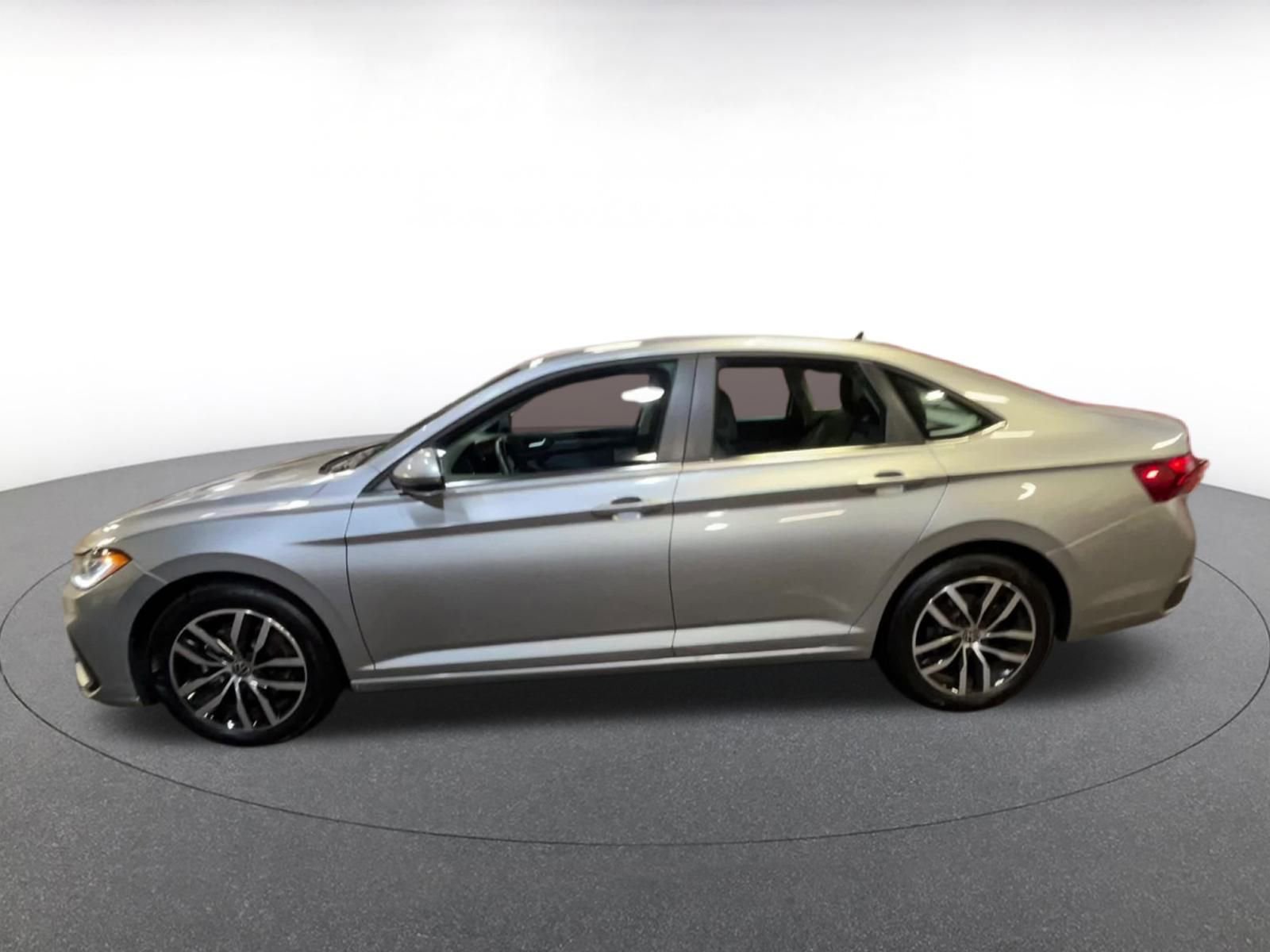 Thumbnail: 2025 Volkswagen Jetta - 9