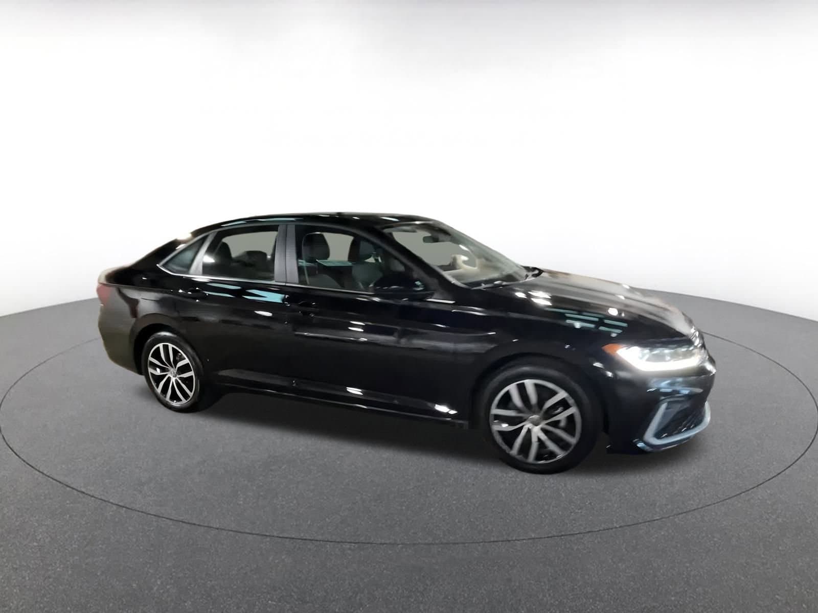 Thumbnail: 2025 Volkswagen Jetta - 2