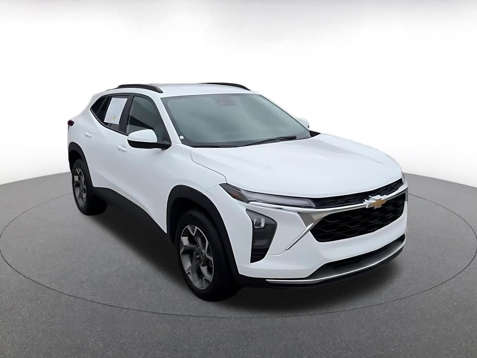 Thumbnail: 2025 Chevrolet Trax - 3