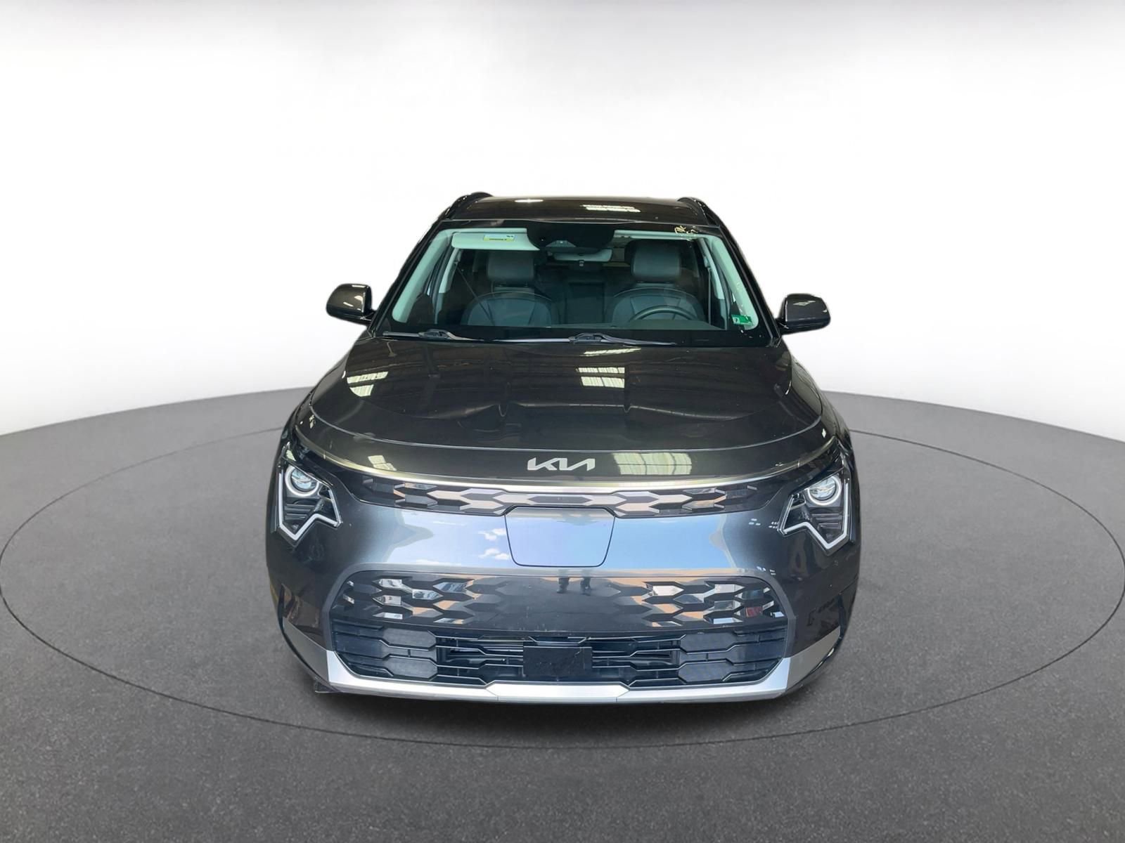 Thumbnail: 2023 Kia Niro - 3